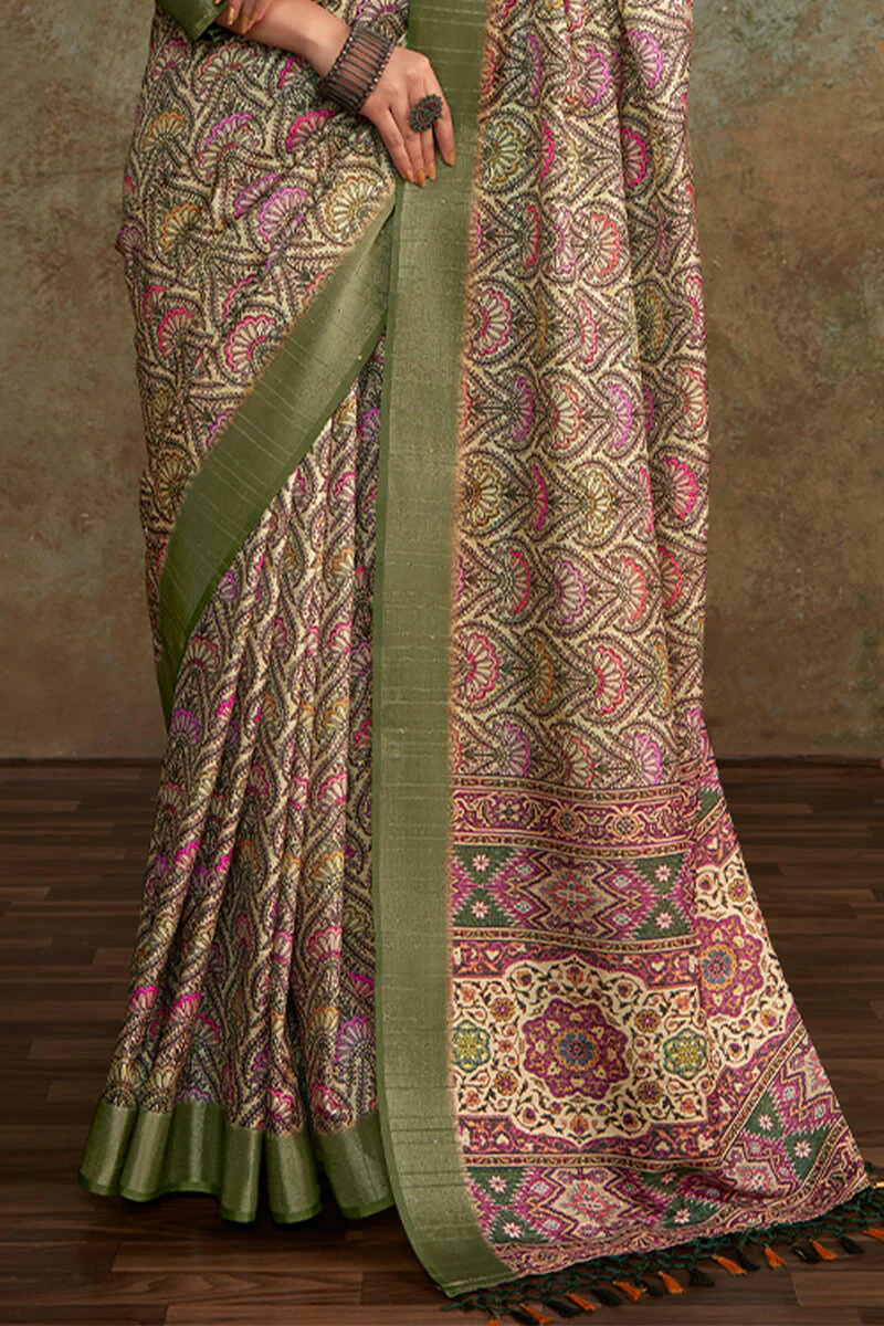 Sonorous Green Digital Printed Soft Silk Saree With Glamorous Blouse Piece - Image 4
