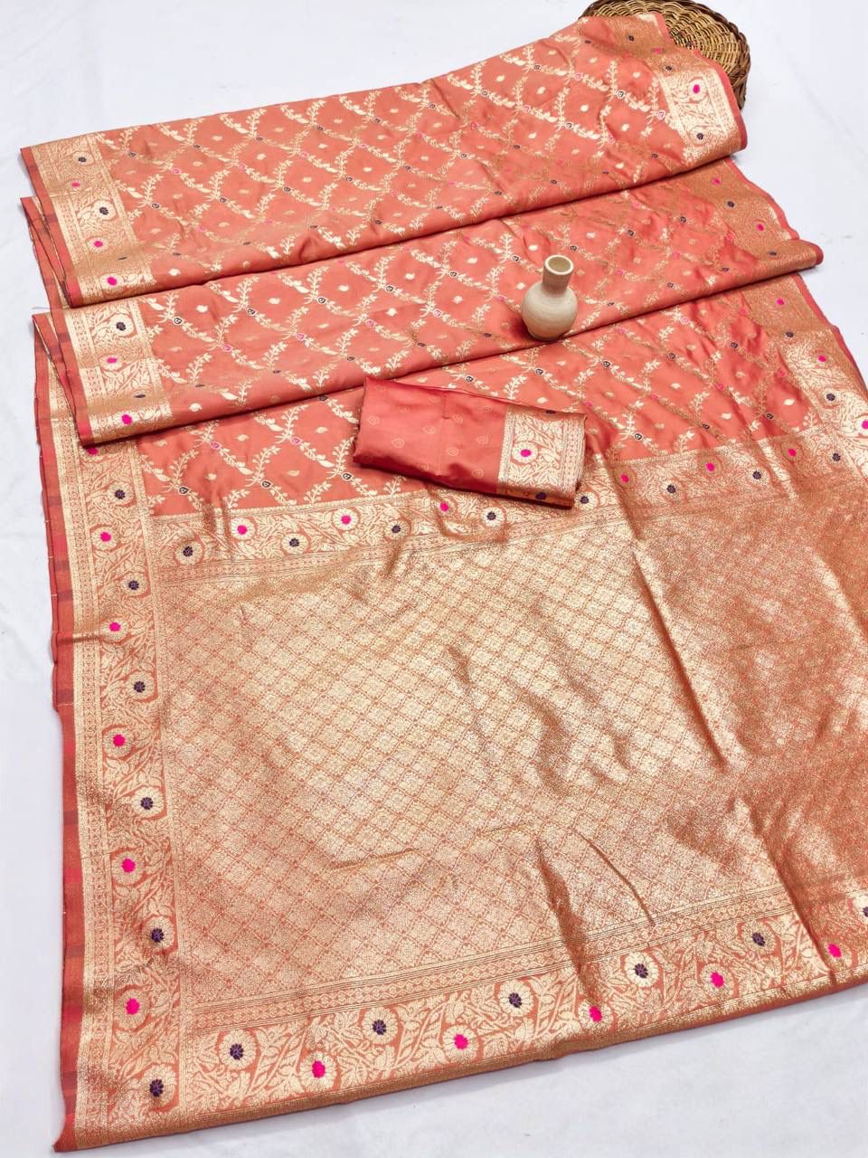 Sonorous Peach Soft Banarasi Silk Saree With Prodigal Blouse Piece - Image 2
