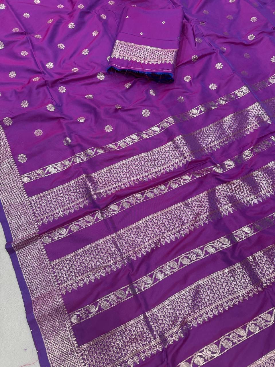Sonorous Purple Pure Zari Weaving Banarasi Silk Saree With Arresting Blouse Piece - Image 3