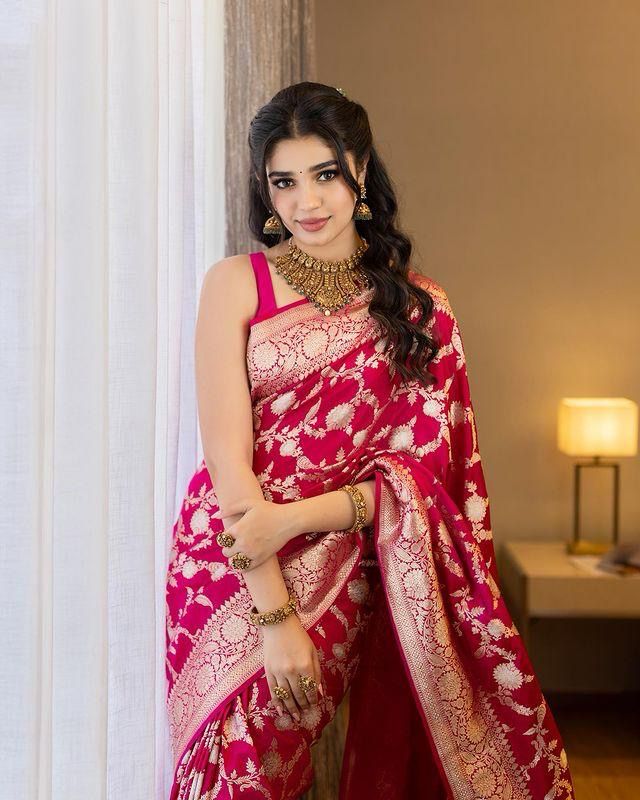 Sophisticated Dark Pink Soft Silk Saree With Gratifying Blouse Piece - Image 6