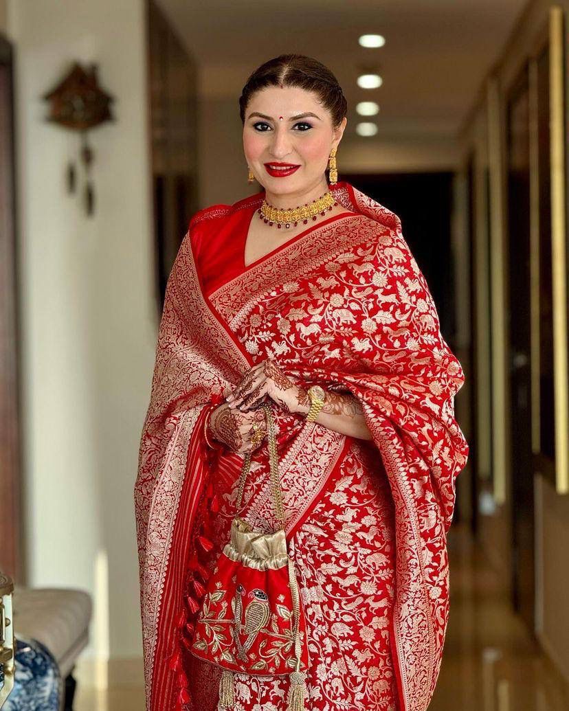 Sophisticated Red Soft Silk Saree With Amazing Blouse Piece - Image 3