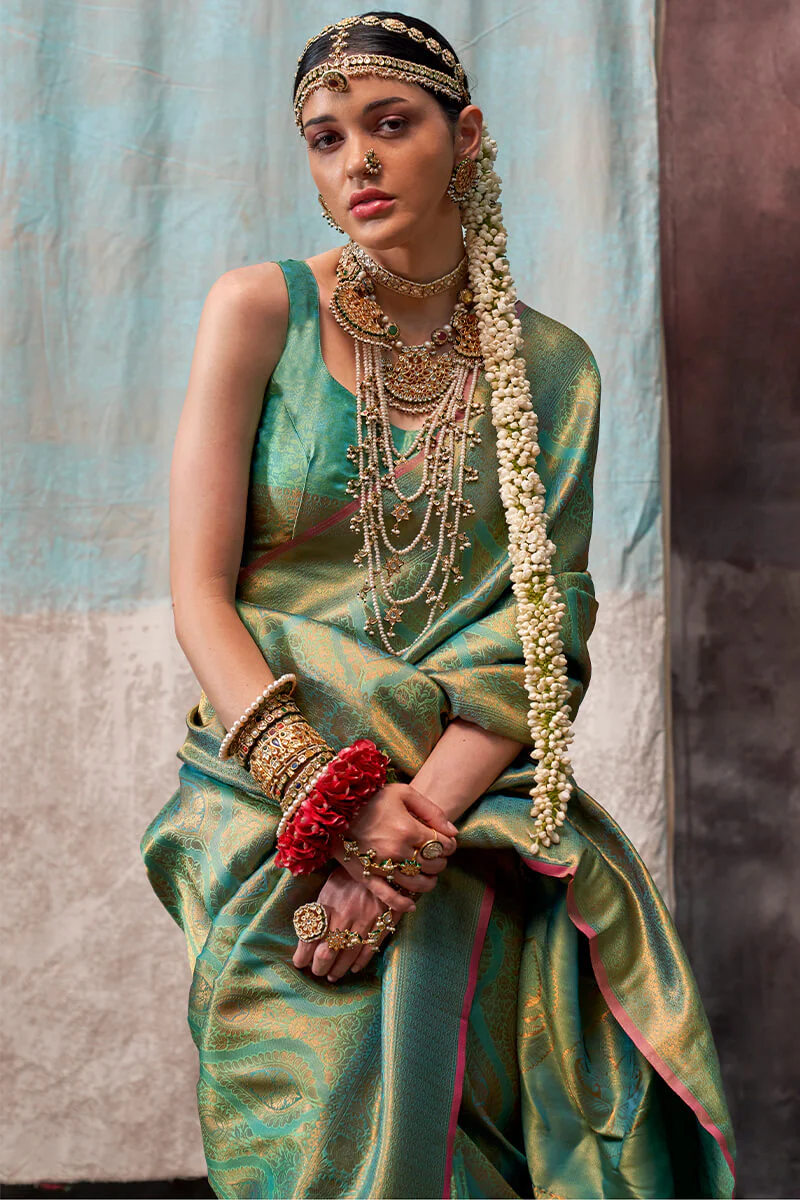 Splendorous Green Kanjivaram Silk Saree With Resplendent Blouse Piece - Image 2