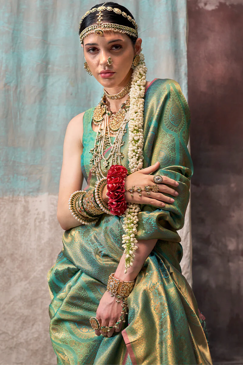 Splendorous Green Kanjivaram Silk Saree With Resplendent Blouse Piece - Image 3
