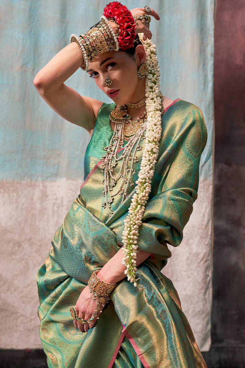 Splendorous Green Kanjivaram Silk Saree With Resplendent Blouse Piece - Image 4