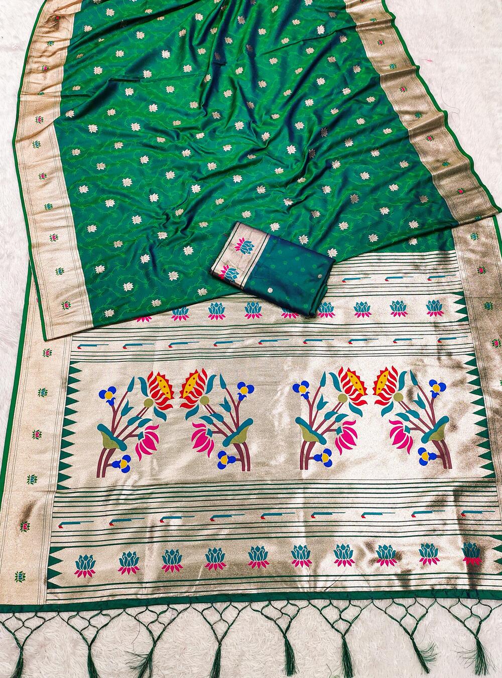 Splendorous Green Paithani Silk Saree With Petrichor Blouse Piece