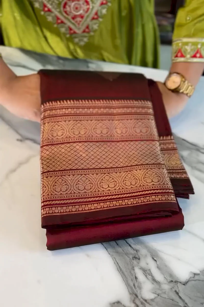 Splendorous Wine Soft Banarasi Silk Saree With Nebula Blouse Piece - Image 4