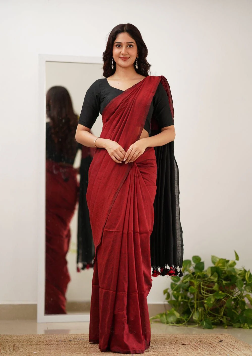 Staggering Red Cotton Silk Saree With Brood Blouse Piece