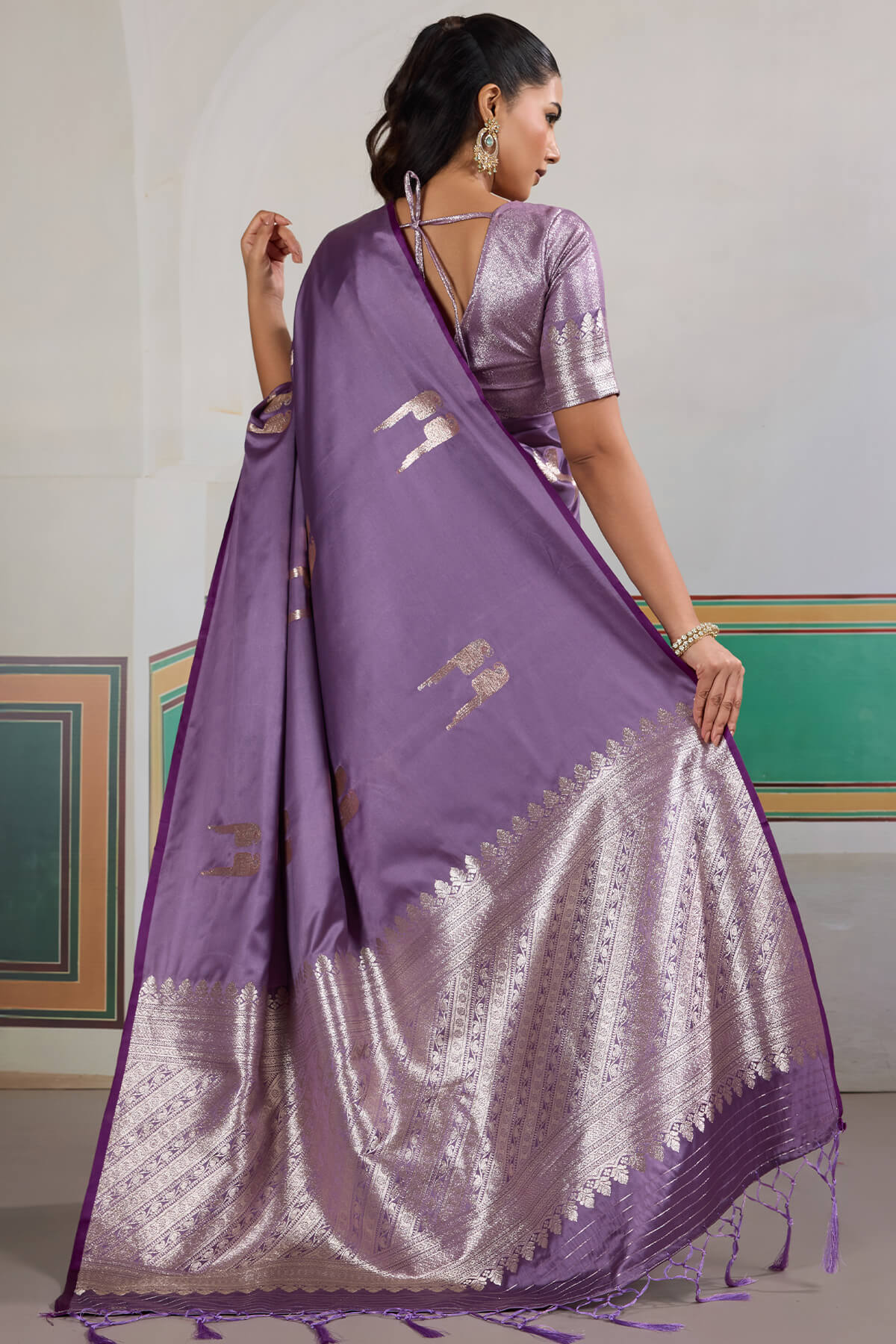 Staring Lavender Banarasi Satin Silk Saree With Desiring Blouse - Image 5