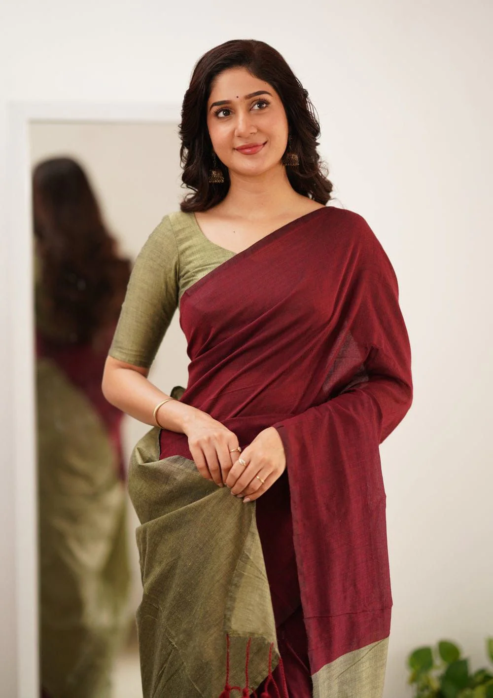 Staring Maroon Cotton Silk Saree With Captivating Blouse Piece - Image 2