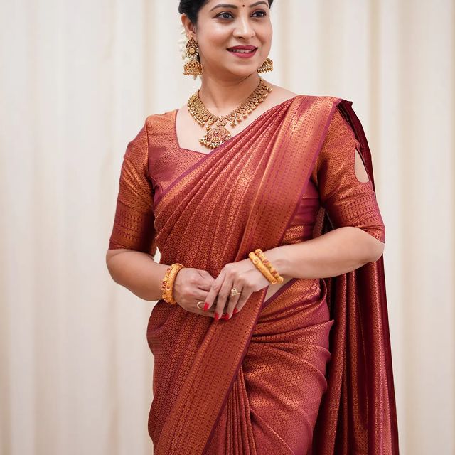 Staring Maroon Soft Silk Saree With Blissful Blouse Piece - Image 2