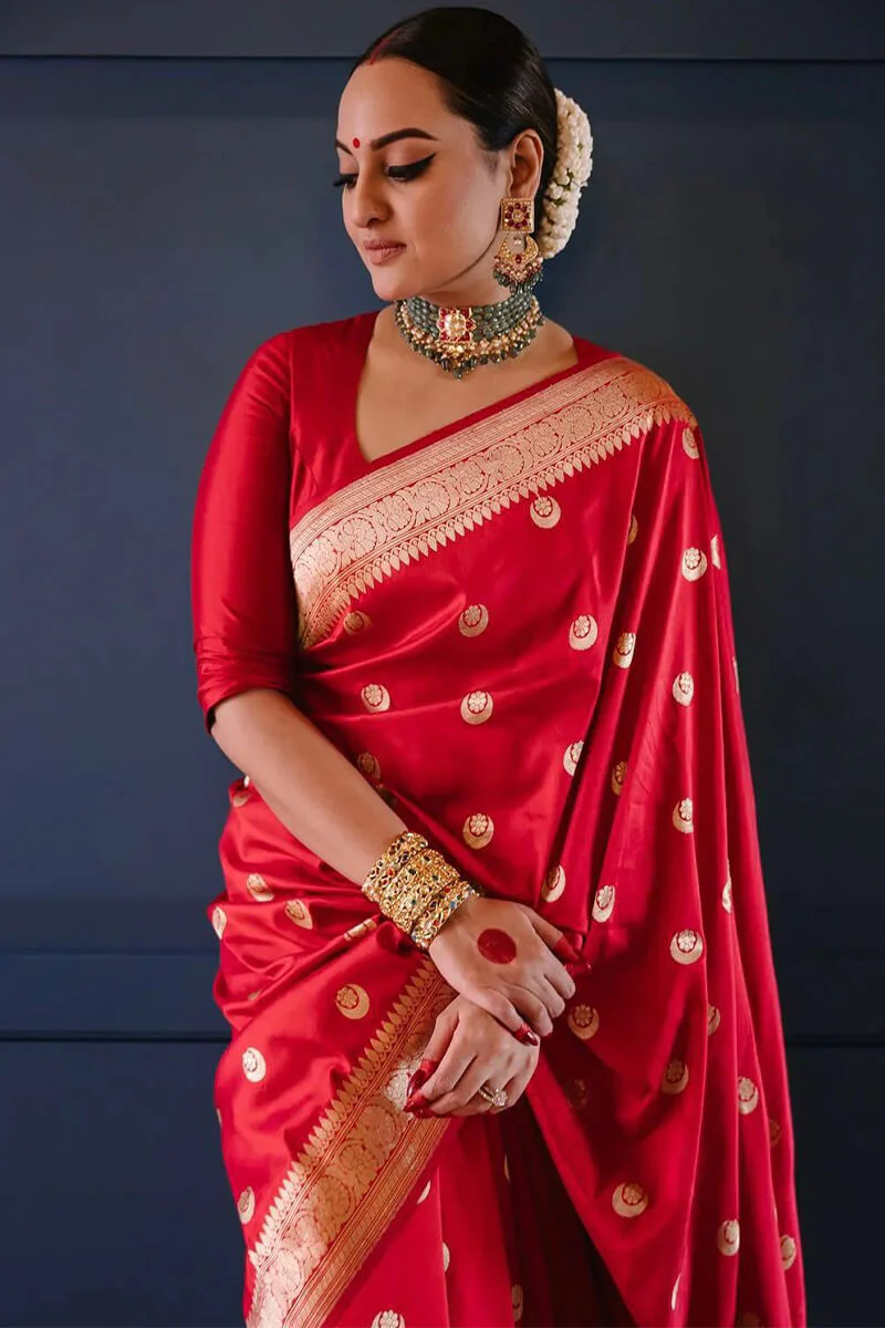 Staring Red Soft Silk Saree With Delightful Blouse Piece - Image 2