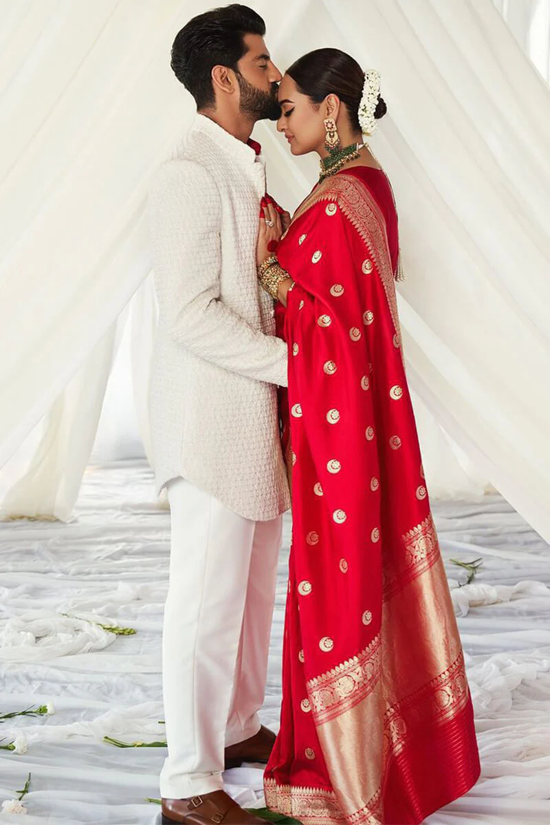 Staring Red Soft Silk Saree With Delightful Blouse Piece - Image 4
