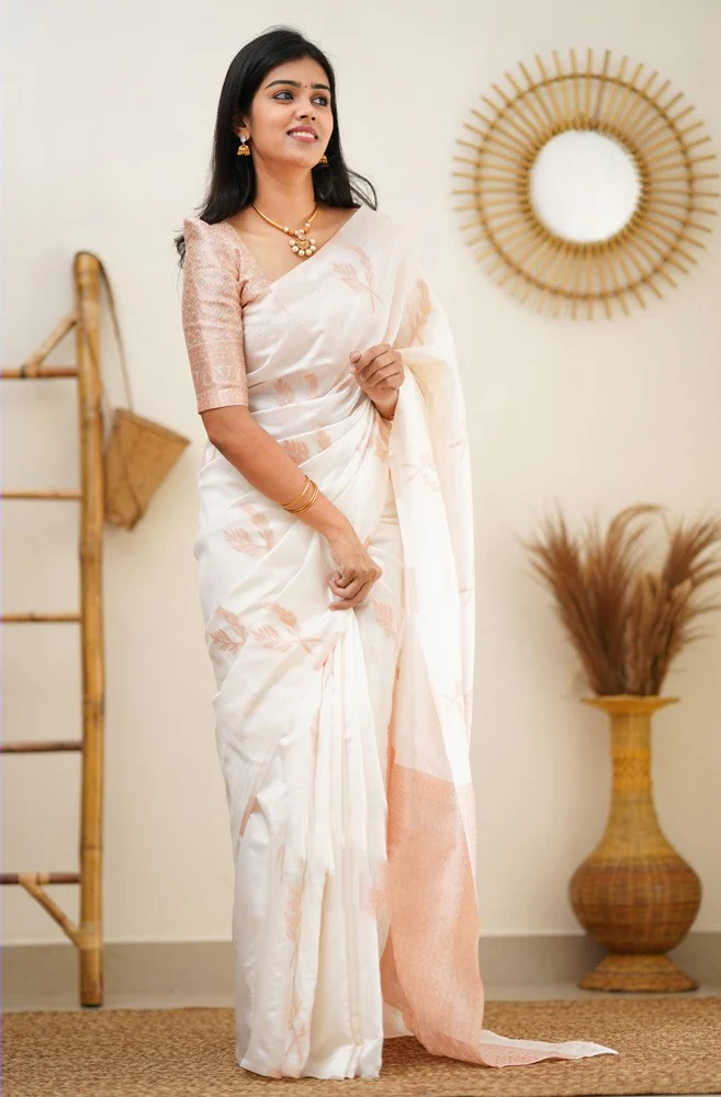 Staring White Soft Silk Saree With Breathtaking Blouse Piece - Image 8