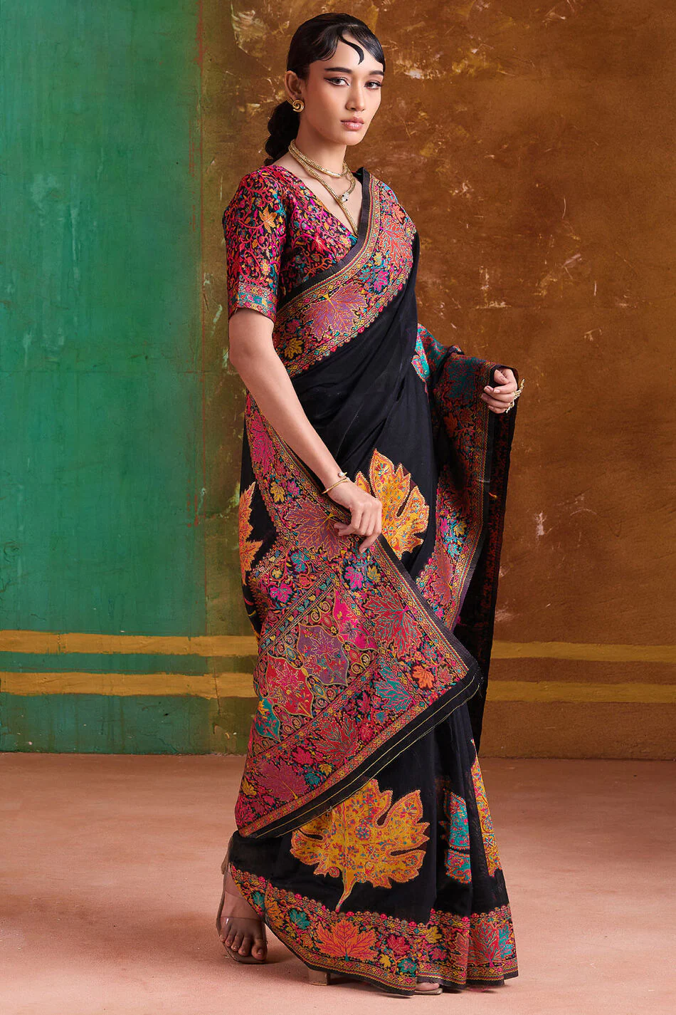 Stunner Black Pashmina Saree With Confounding Blouse Piece - Image 3
