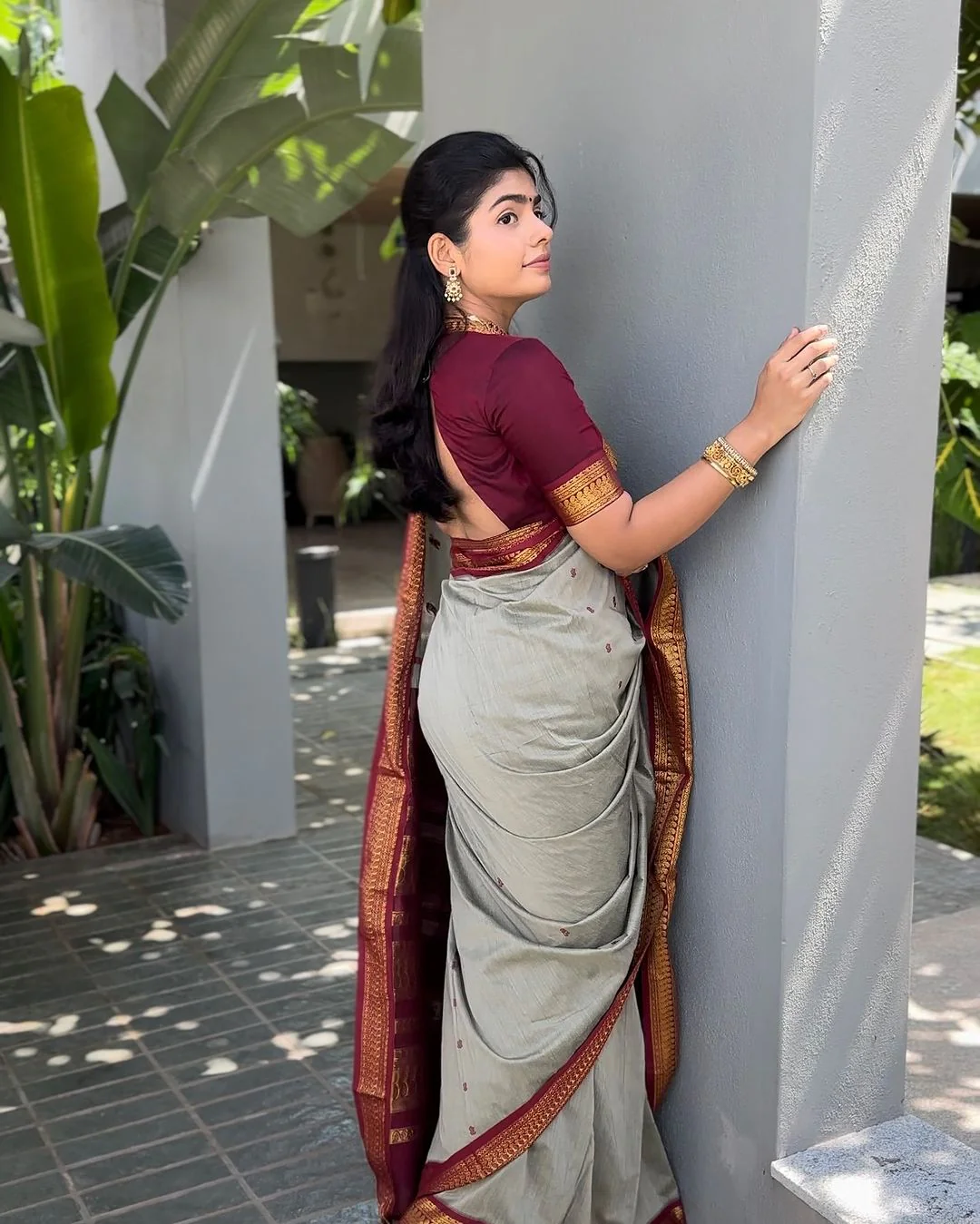 Stunner Grey Soft Silk Saree With Divine Blouse Piece - Image 3