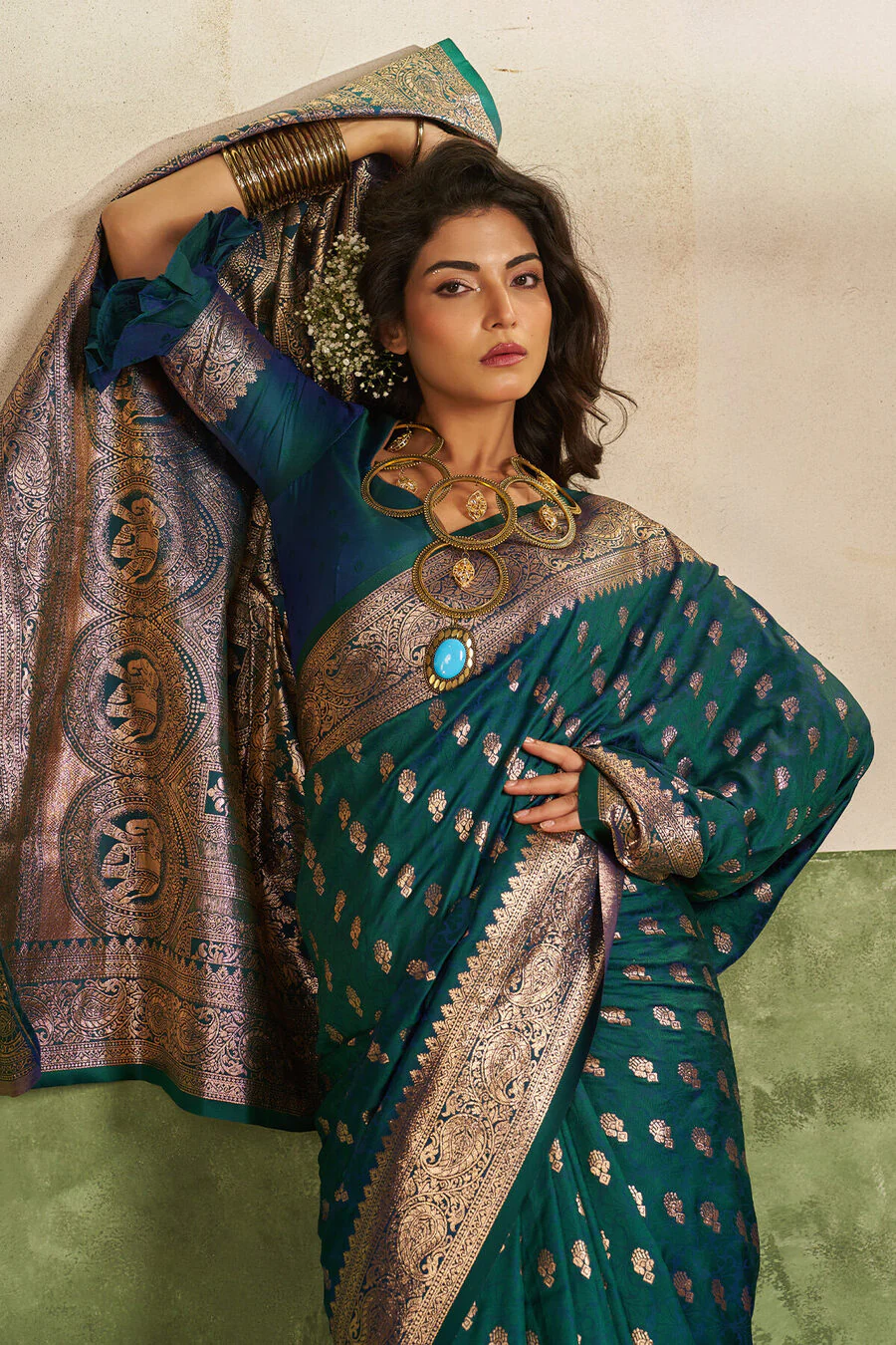 Stunner Rama Pure Zari Weaving Banarasi Silk Saree With Artistic Blouse Piece - Image 4