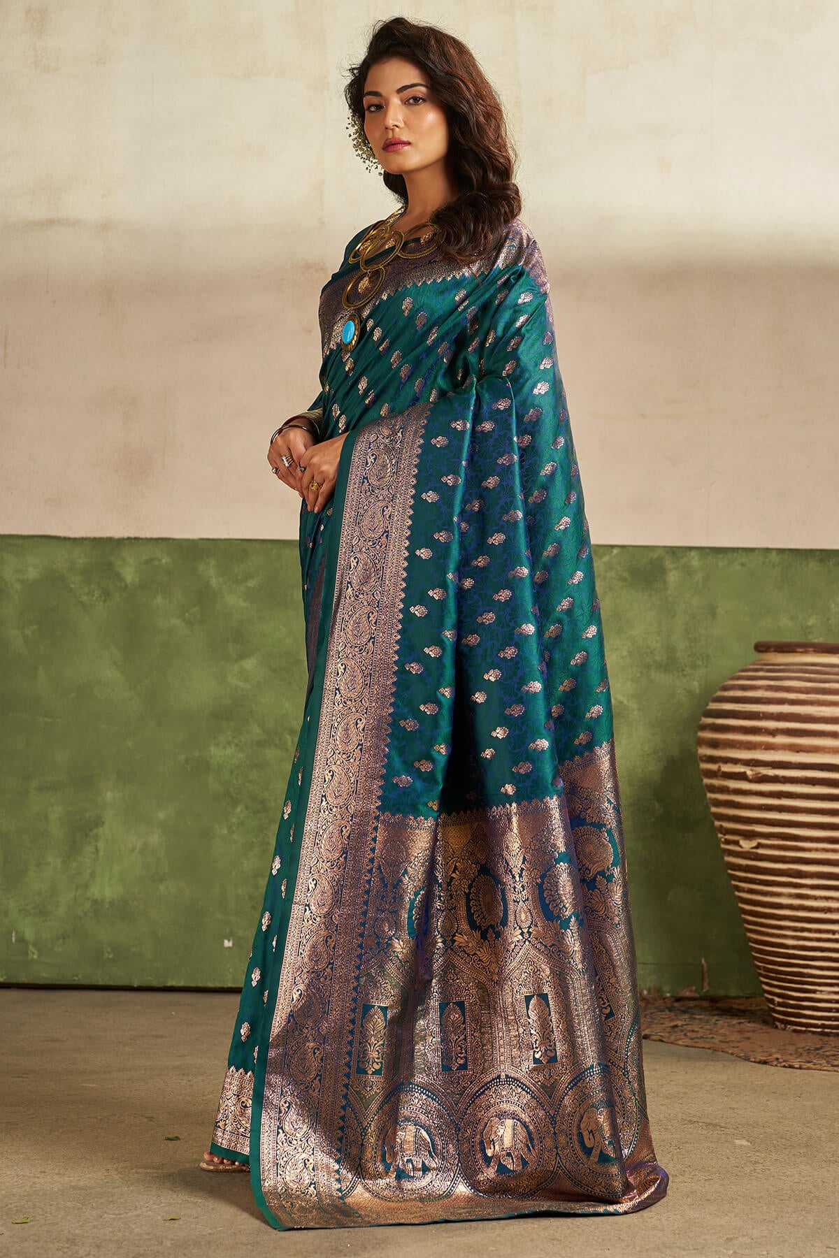 Stunner Rama Pure Zari Weaving Banarasi Silk Saree With Artistic Blouse Piece - Image 5