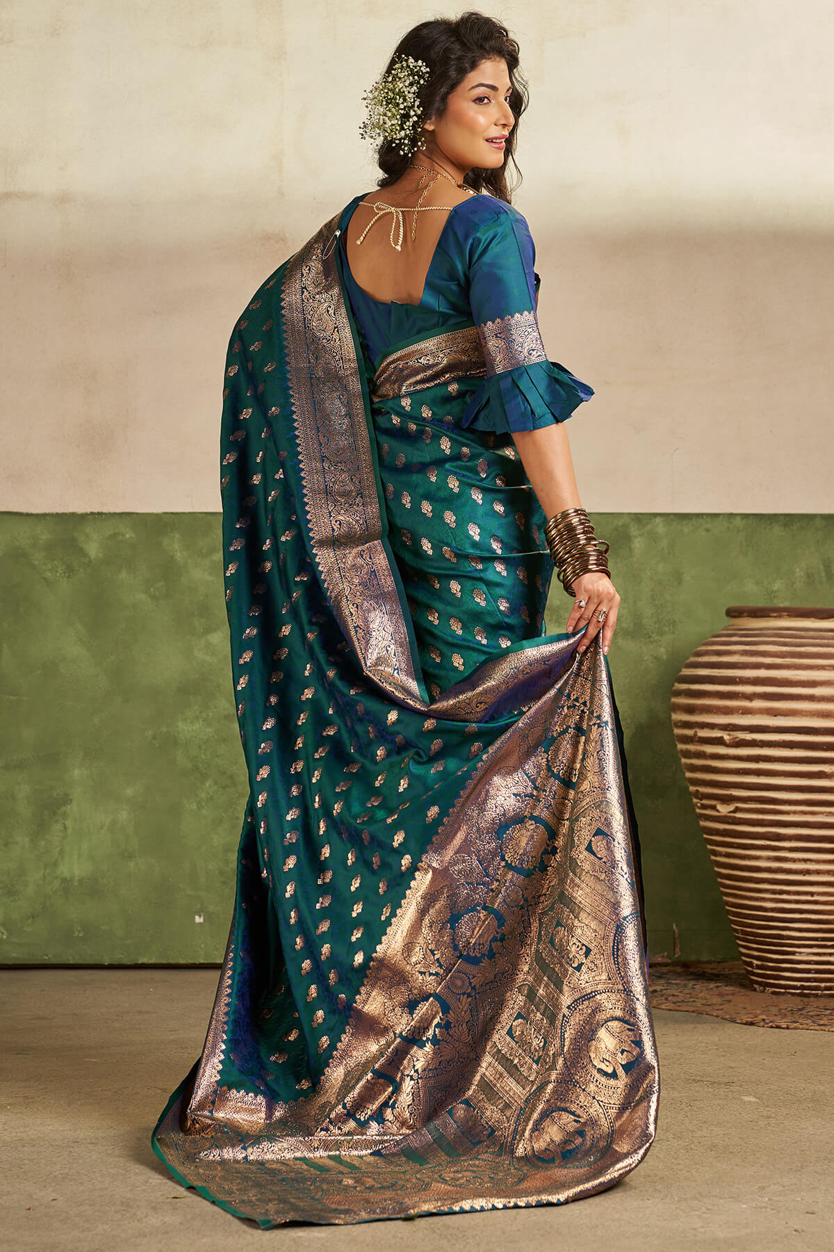Stunner Rama Pure Zari Weaving Banarasi Silk Saree With Artistic Blouse Piece - Image 6