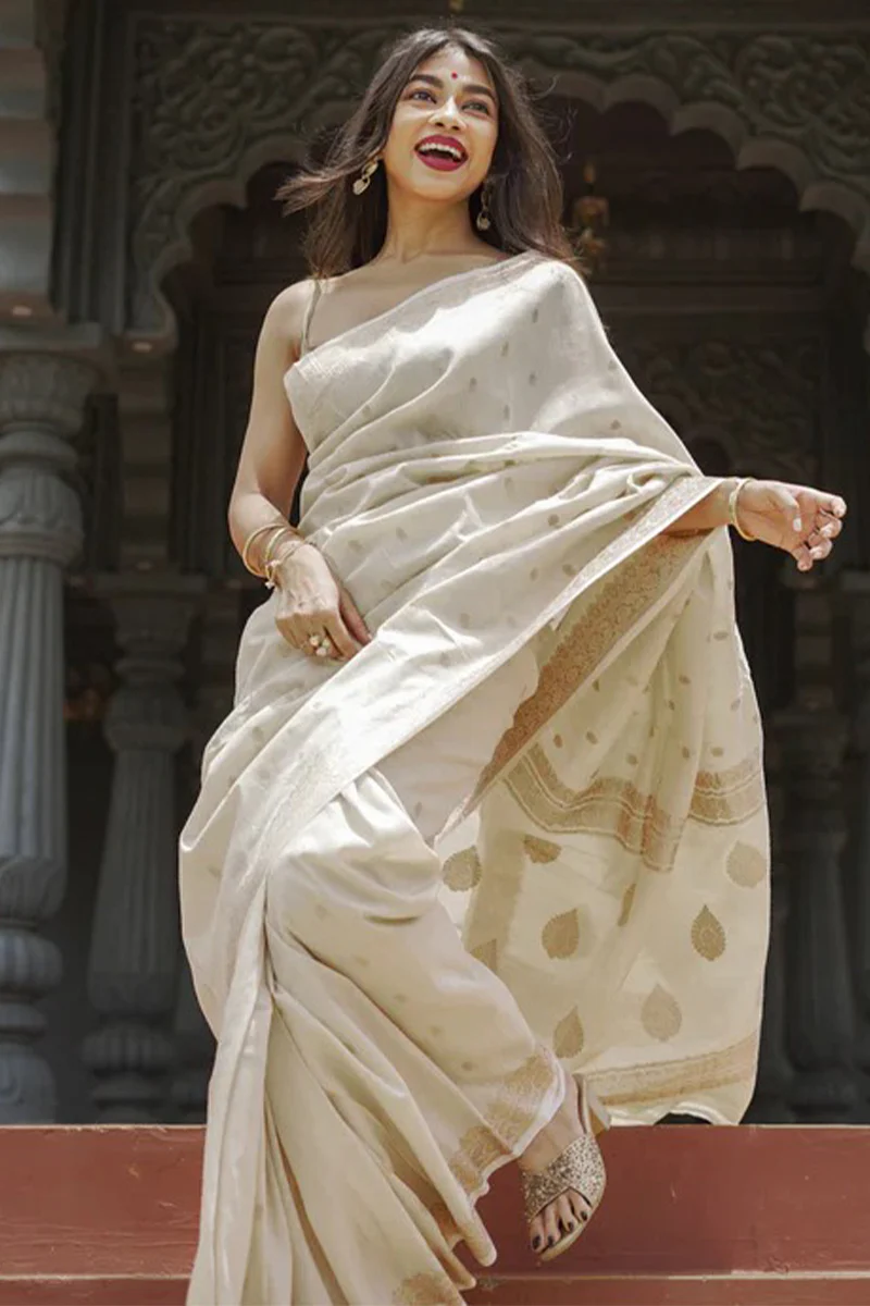 Stunning Beige Linen Silk Saree With Lovely Blouse Piece - Image 3