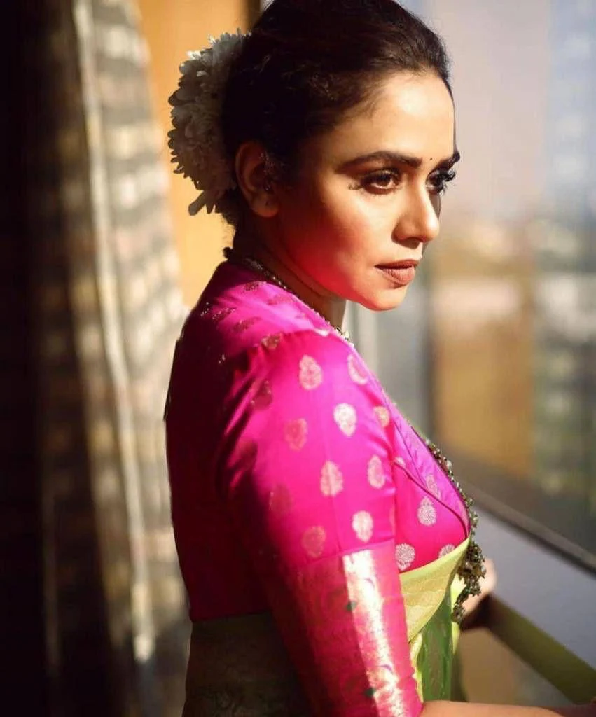 Stunning Parrot Soft Silk Saree With Surpassing Blouse Piece - Image 5
