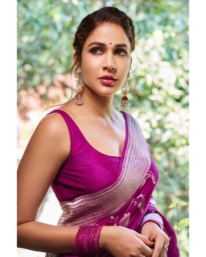 Stunning Purple Banarasi Silk Saree With Lovely Blouse Piece - Image 4