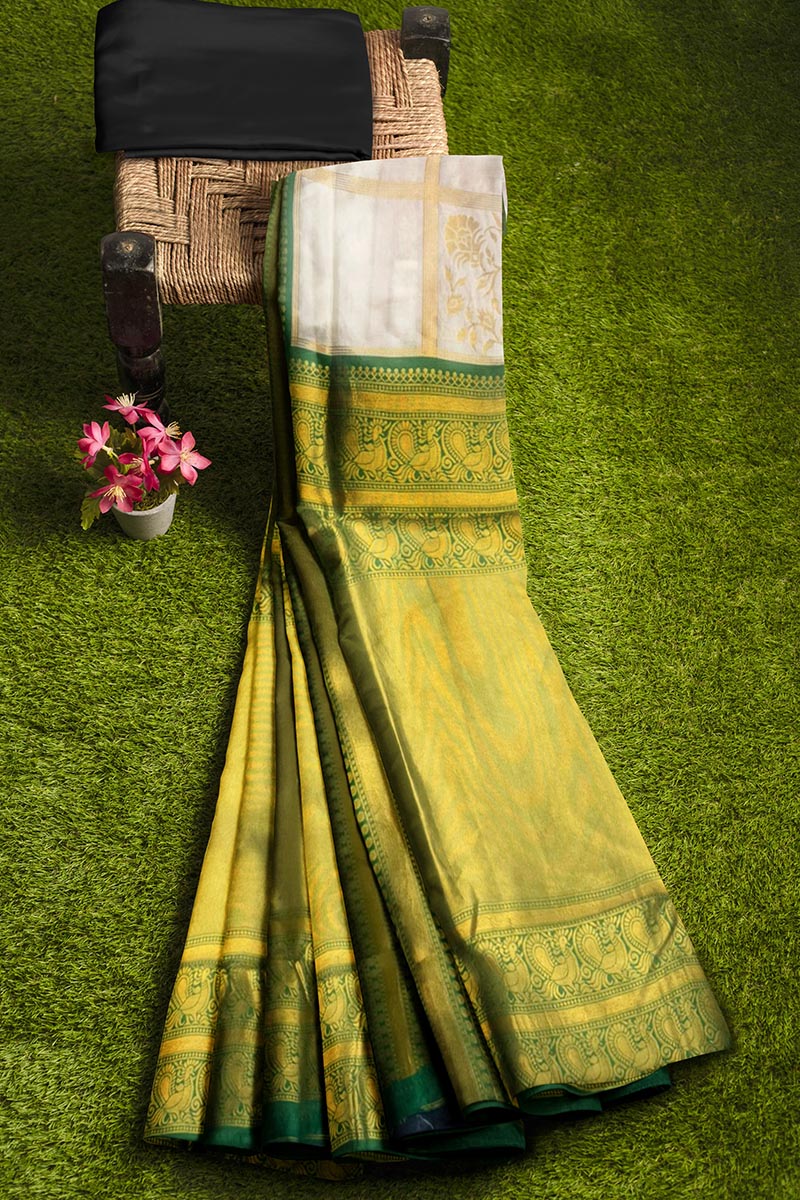 Stunning White Soft Banarasi Silk Saree With Gorgeous Blouse Piece - Image 2