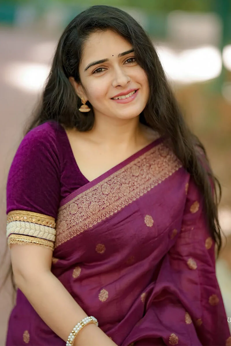 Stunning Wine Soft Silk Saree With Capricious Blouse Piece - Image 2
