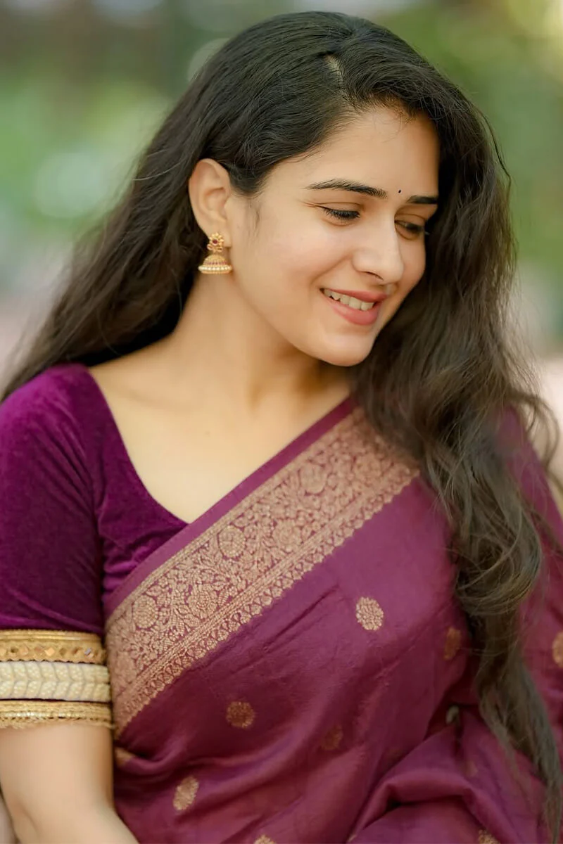 Stunning Wine Soft Silk Saree With Capricious Blouse Piece - Image 4