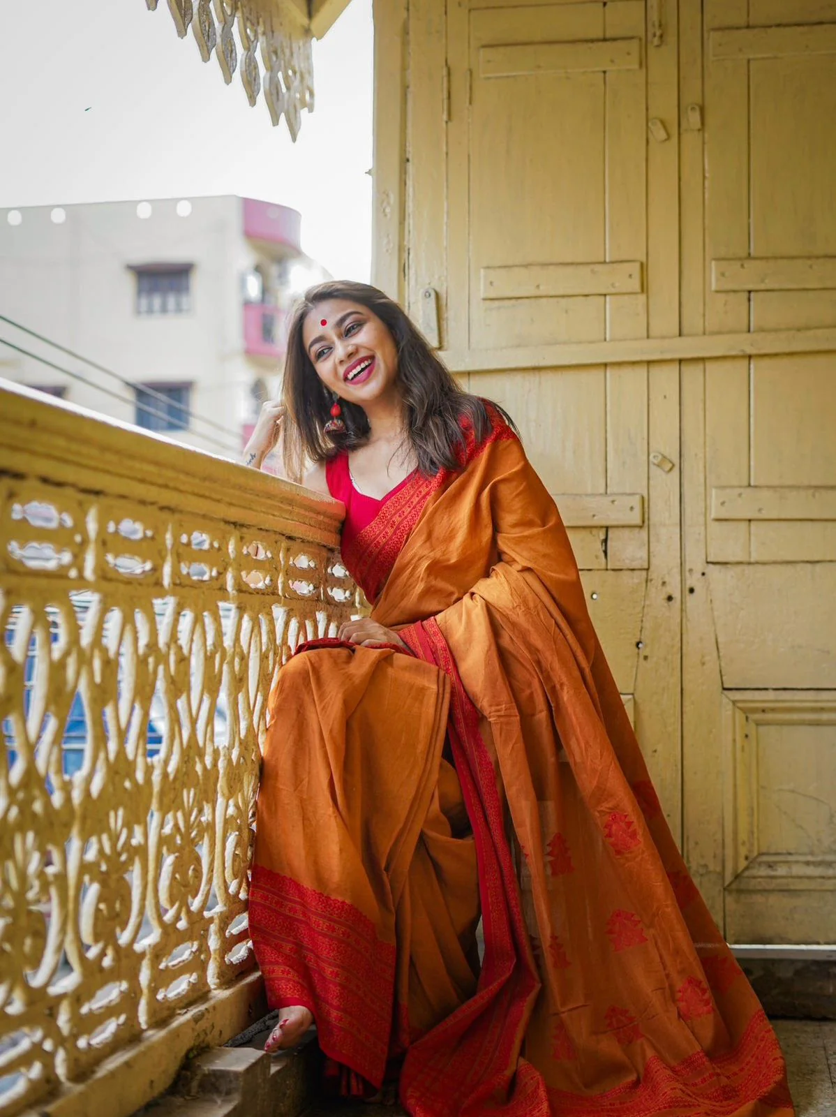 Stunning Yellow Cotton Silk Saree With Glowing Blouse Piece - Image 3