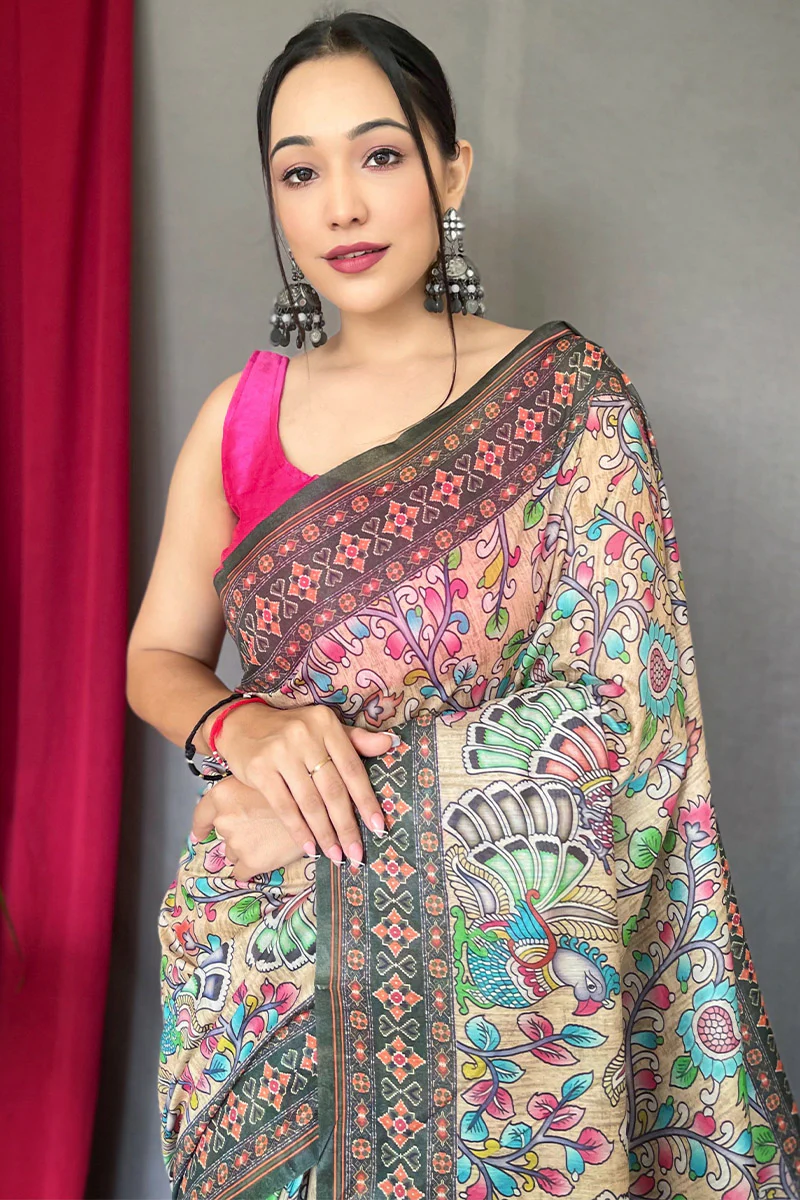 Stylish Beige Kalamkari Printed Saree With Smart Blouse Piece - Image 2