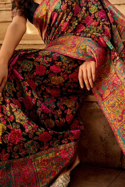 Stylish Black Pashmina Saree With Gleaming Blouse Piece - Image 3