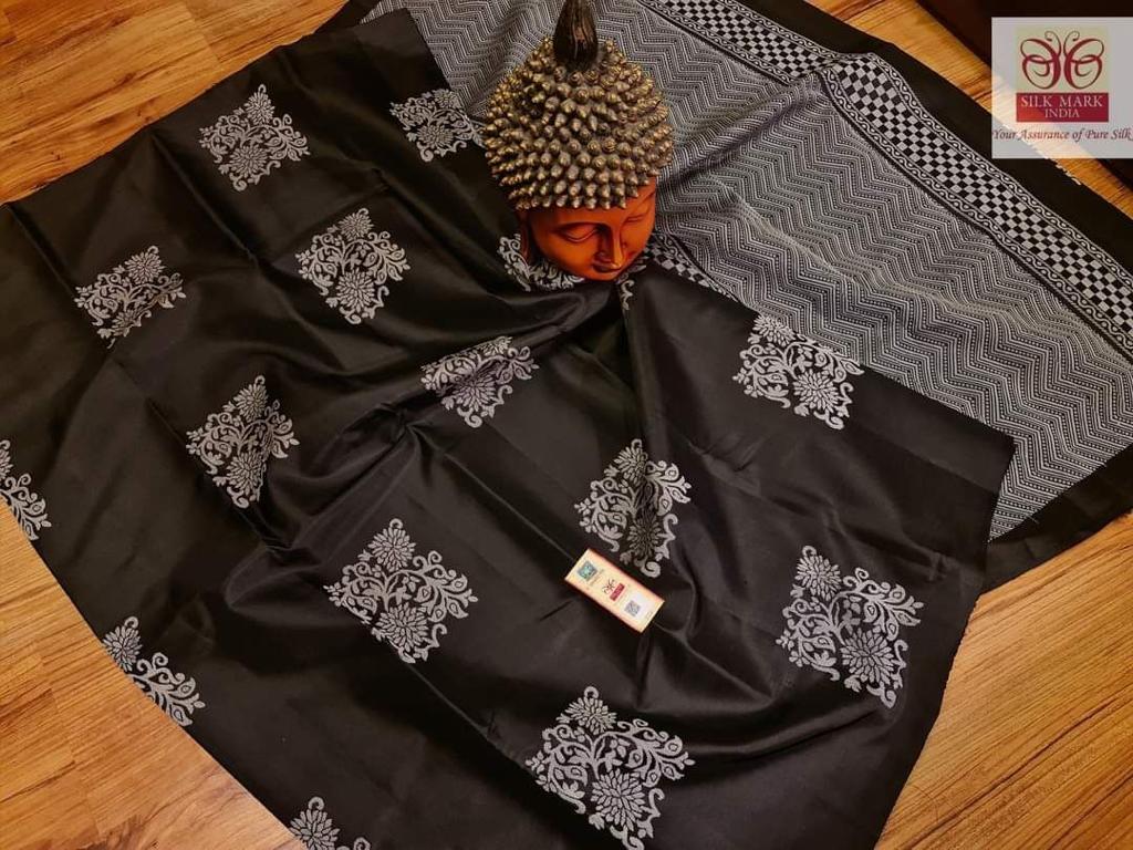 Stylish Black Soft Silk Saree With Flaunt Blouse Piece - Image 2