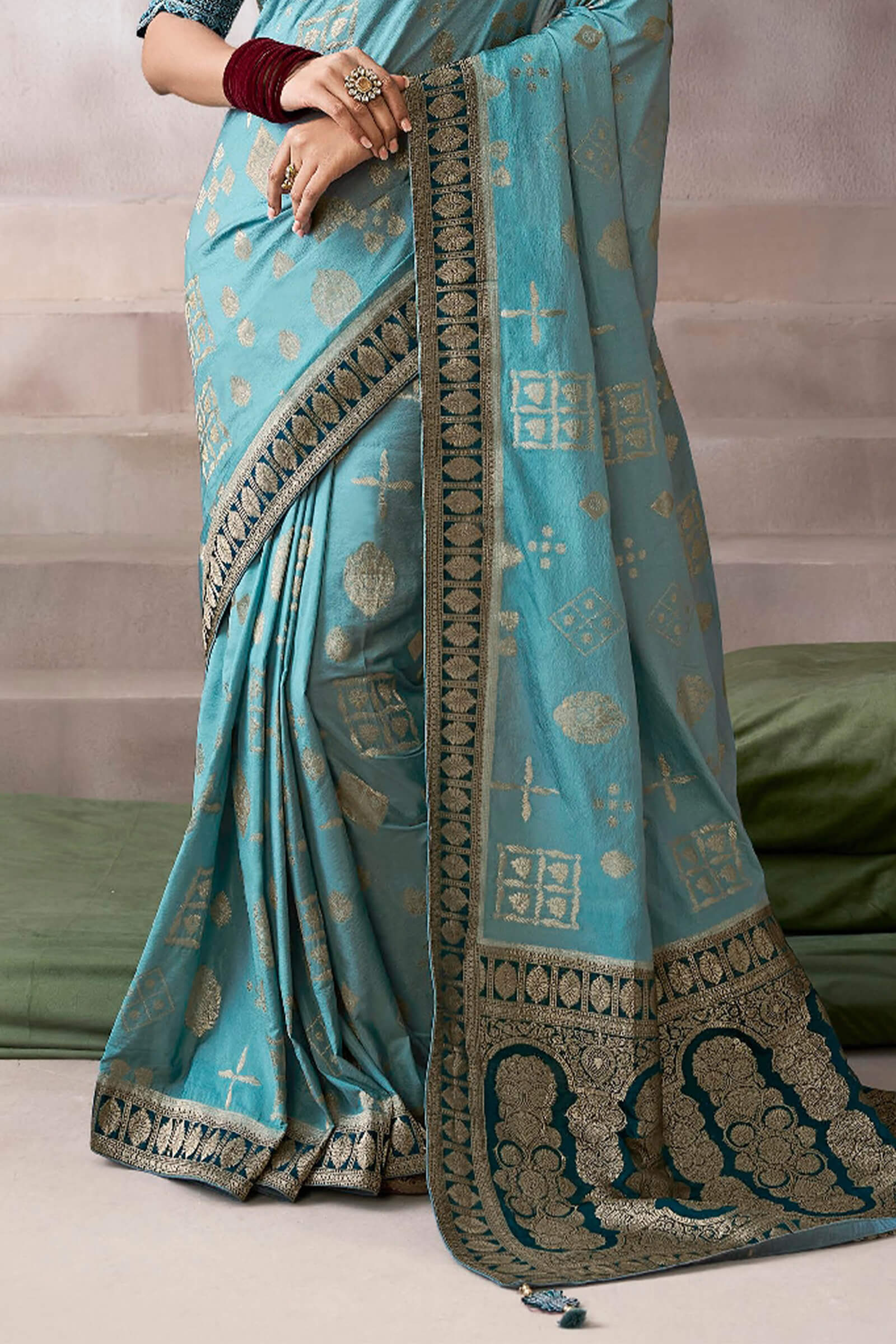 Stylish Firozi Banarasi Satin Silk Saree With Exuberant Blouse - Image 4