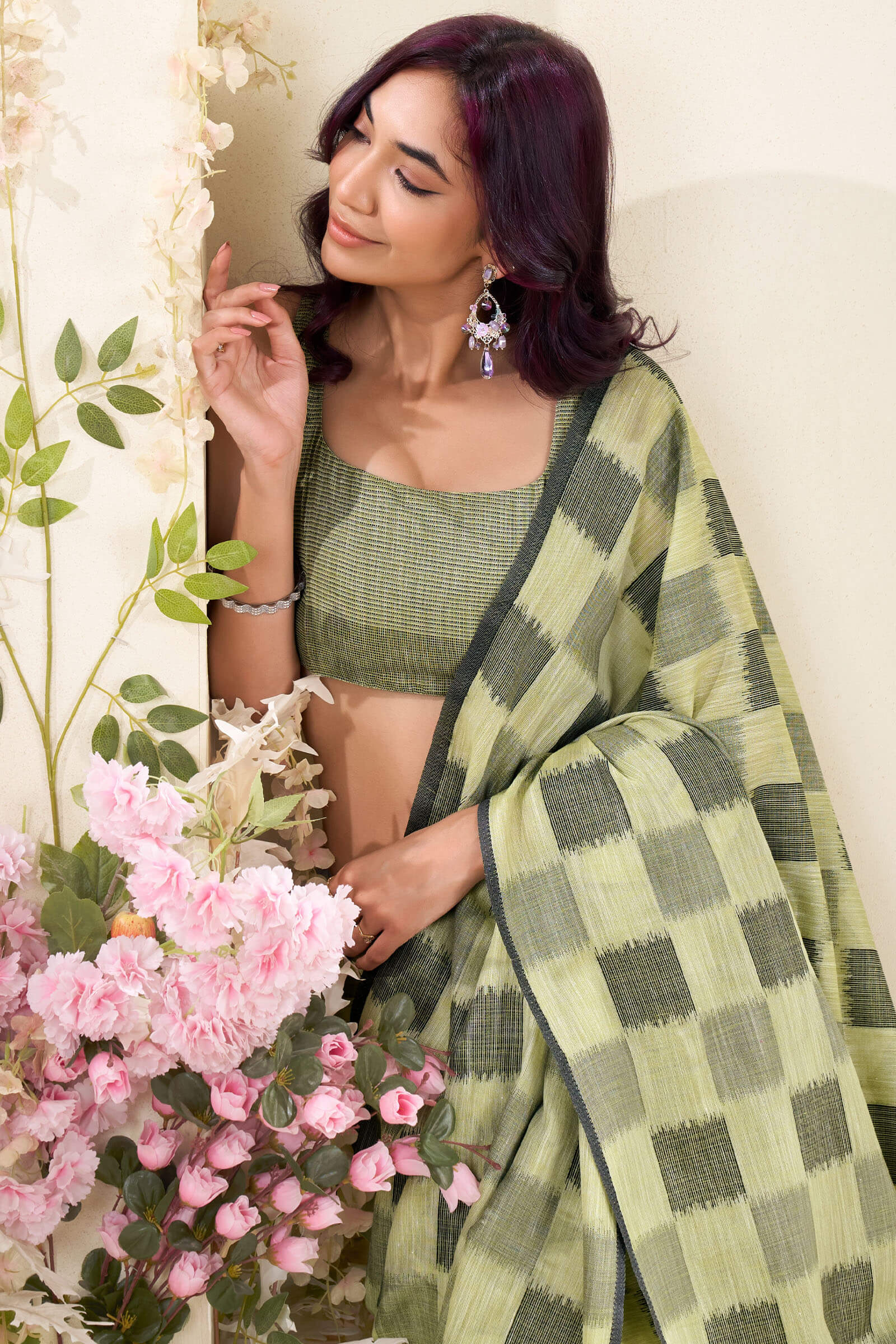 Stylish Green Cotton Silk Saree With Innovative Blouse Piece - Image 2