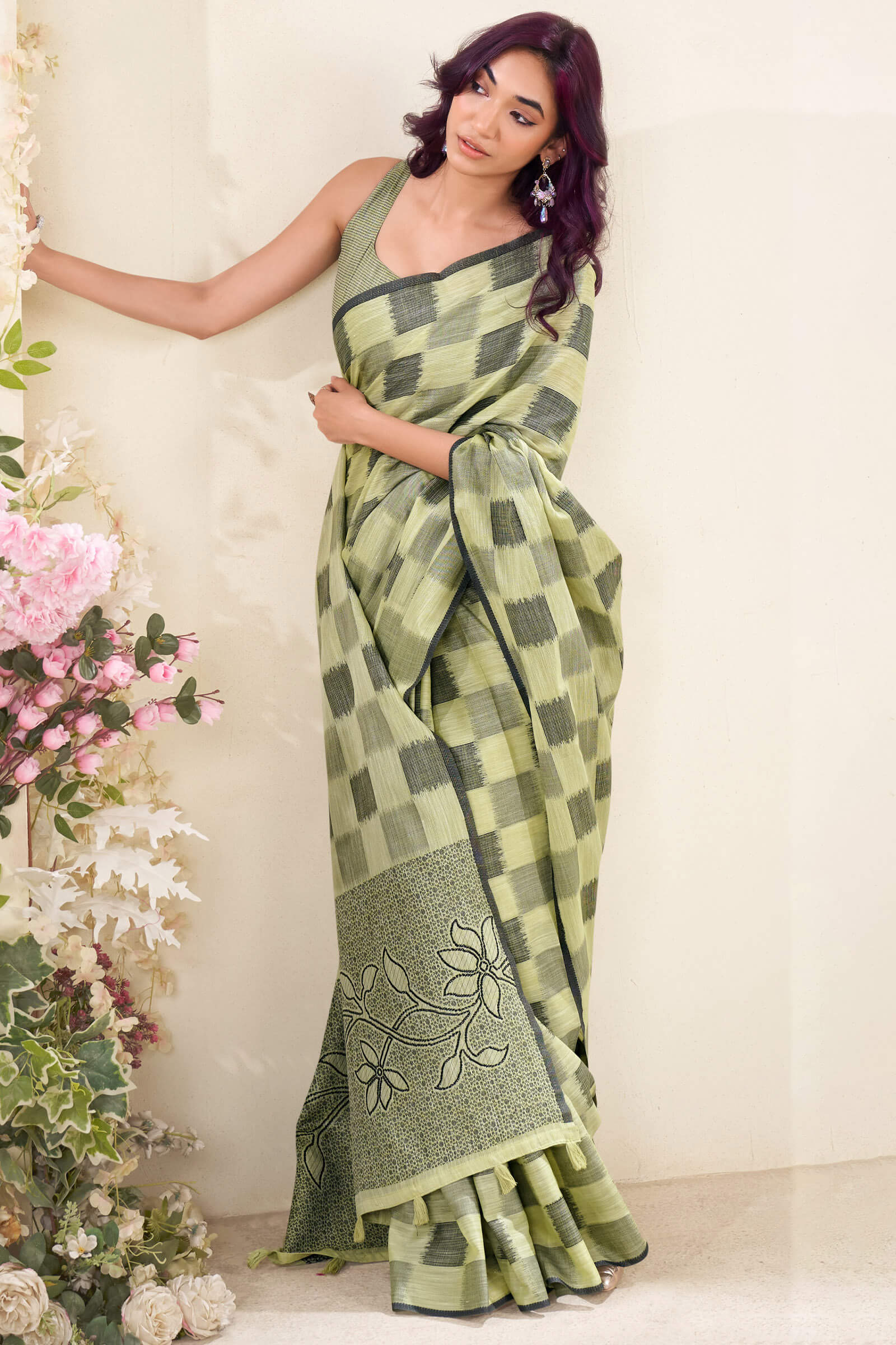 Stylish Green Cotton Silk Saree With Innovative Blouse Piece - Image 3