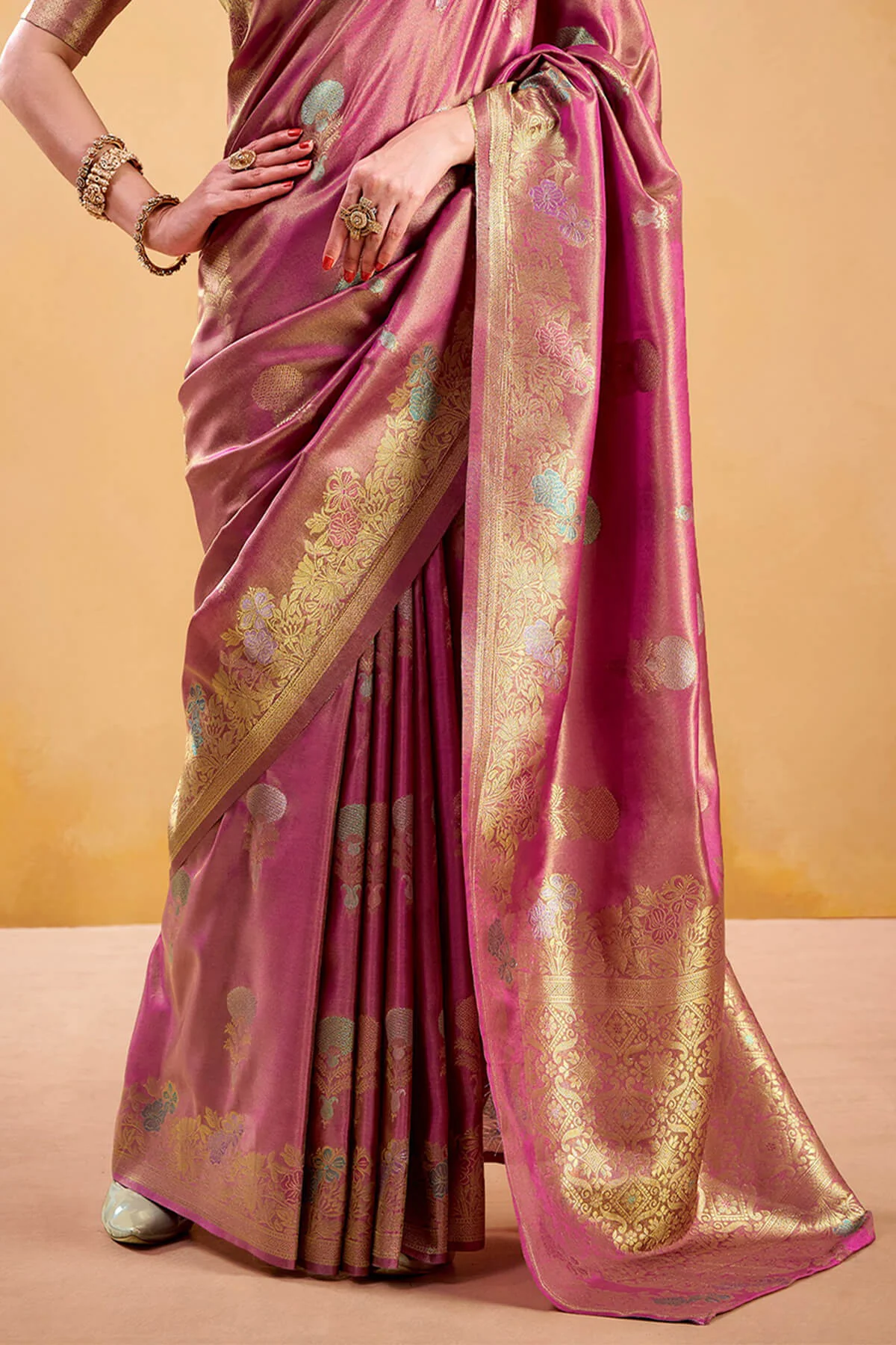 Stylish Pink Banarasi Tissue Silk Saree With Resonant Blouse Piece - Image 3