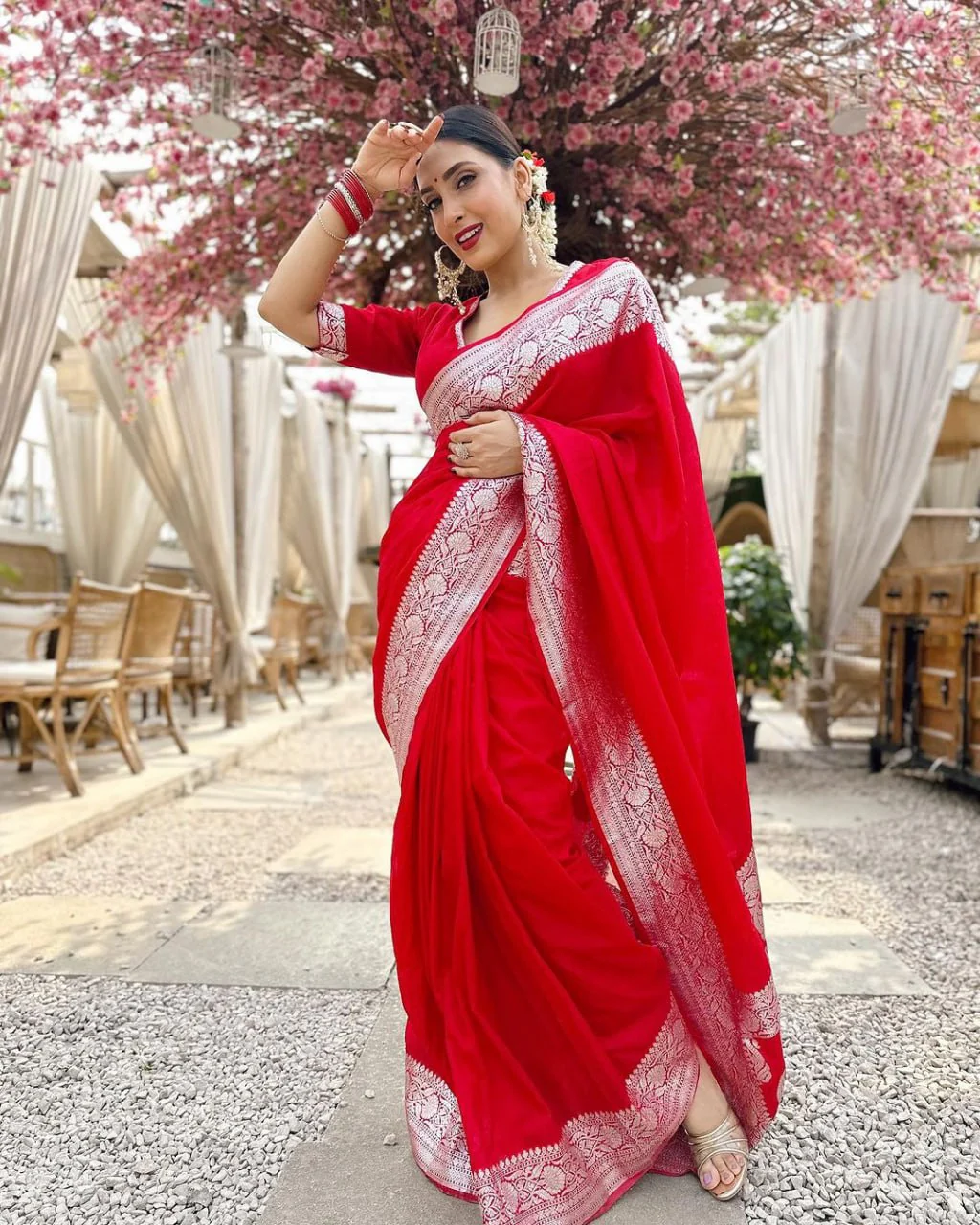 Stylish Red Soft Silk Saree With Hypnotic Blouse Piece - Image 5