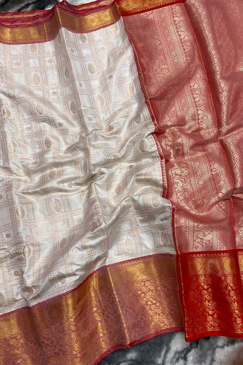 Sumptuous Beige Kanjivaram Silk Saree With Snappy Blouse Piece - Image 3