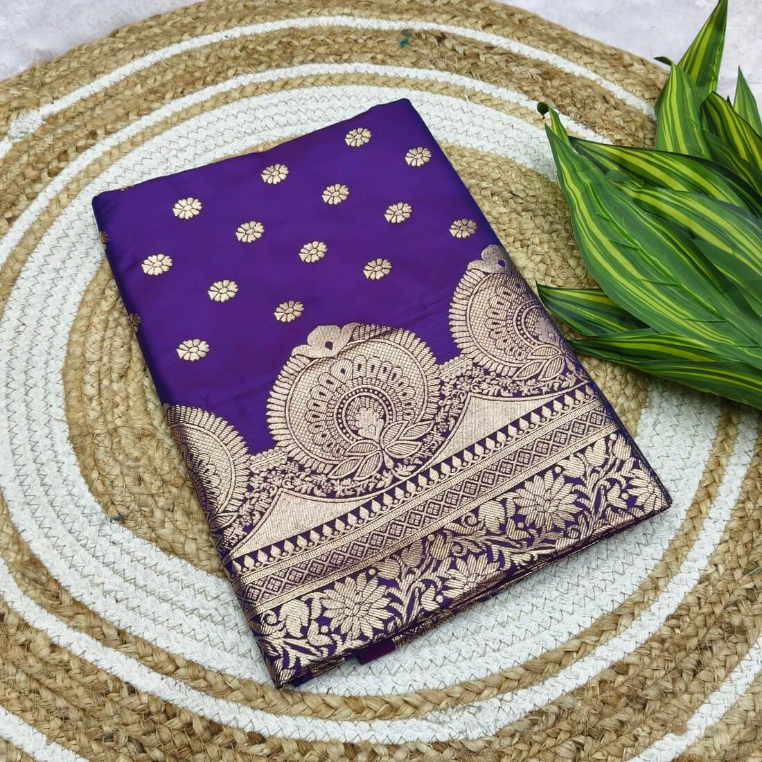Sumptuous Purple Pure Zari Weaving Banarasi Silk Saree With Staggering Blouse Piece - Image 2