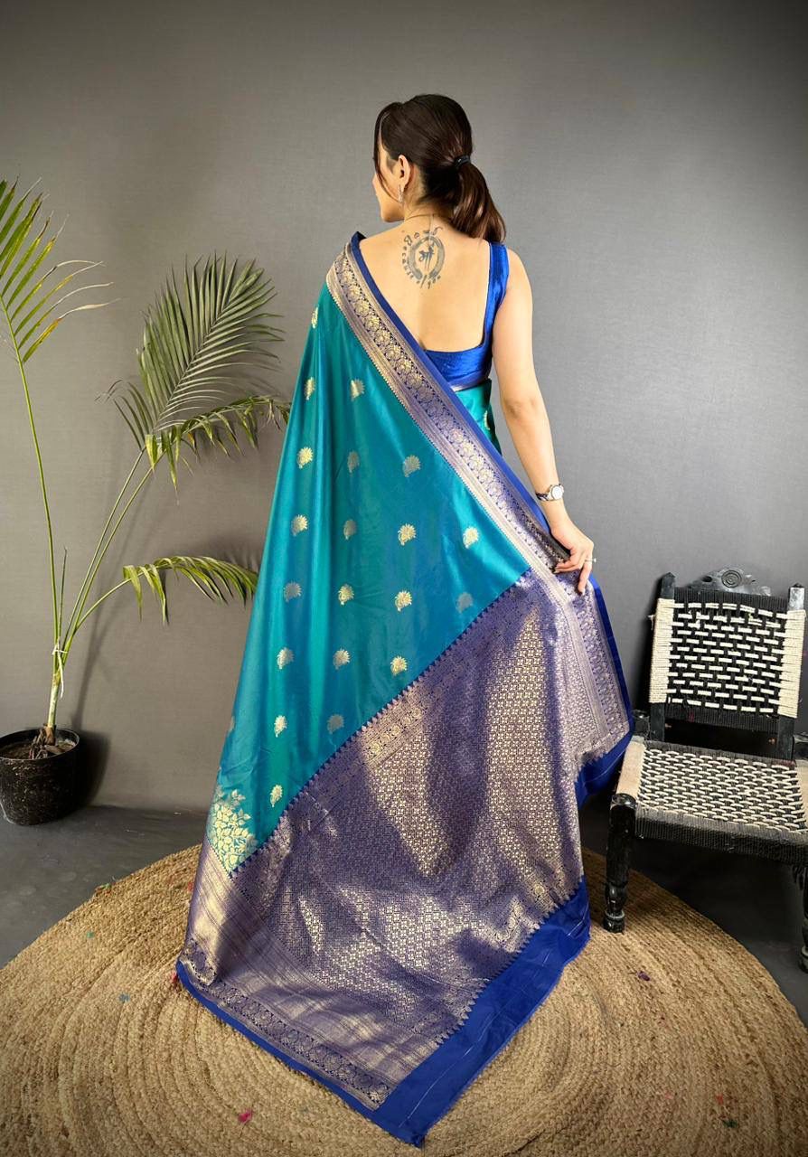 Sumptuous Rama Pure Zari Weaving Banarasi Silk Saree With Stunning Blouse Piece - Image 4