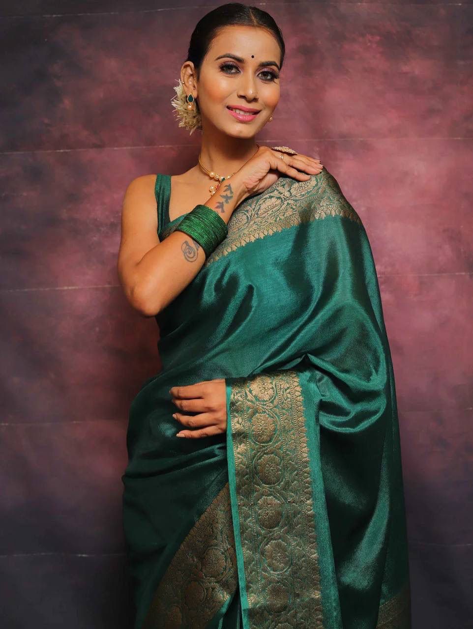 Sumptuous Rama Soft Silk Saree With Felicitous Blouse Piece - Image 3