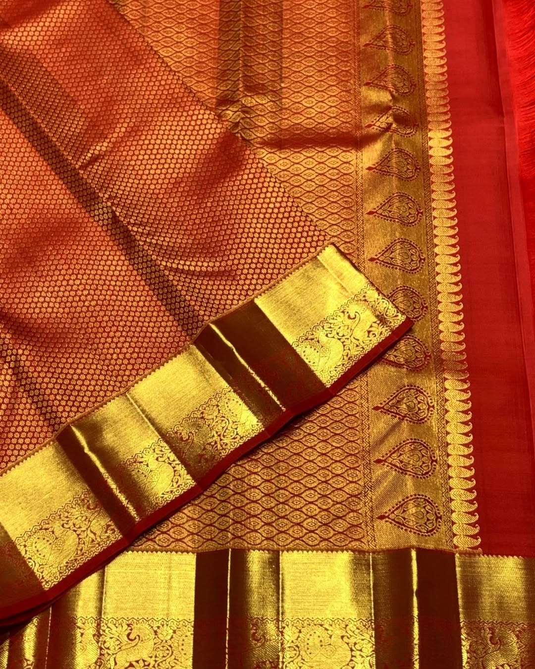 Sumptuous Red Soft Banarasi Silk Saree With Bewitching Blouse Piece - Image 4