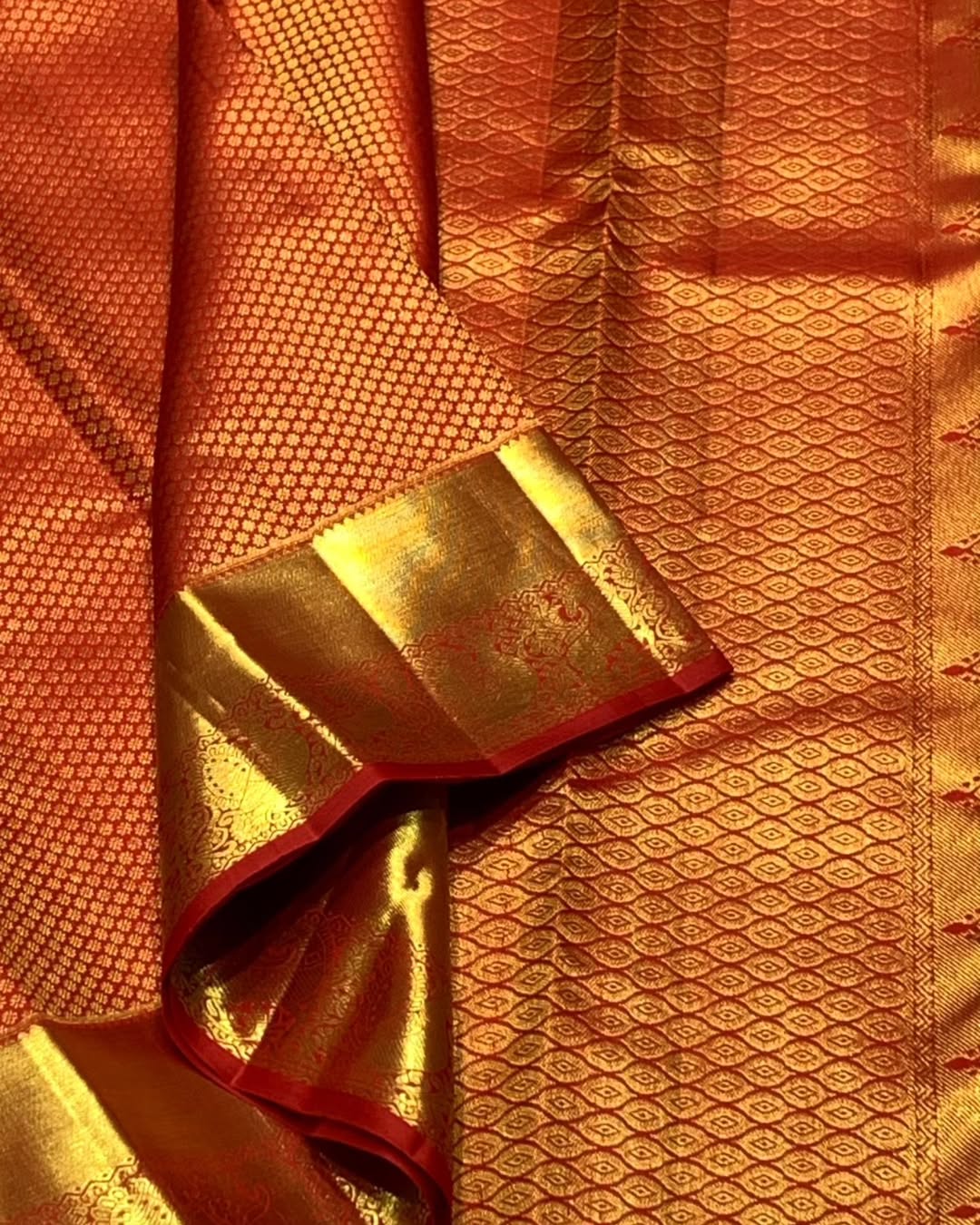 Sumptuous Red Soft Banarasi Silk Saree With Bewitching Blouse Piece - Image 6