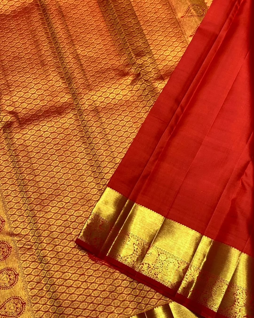 Sumptuous Red Soft Banarasi Silk Saree With Bewitching Blouse Piece - Image 8