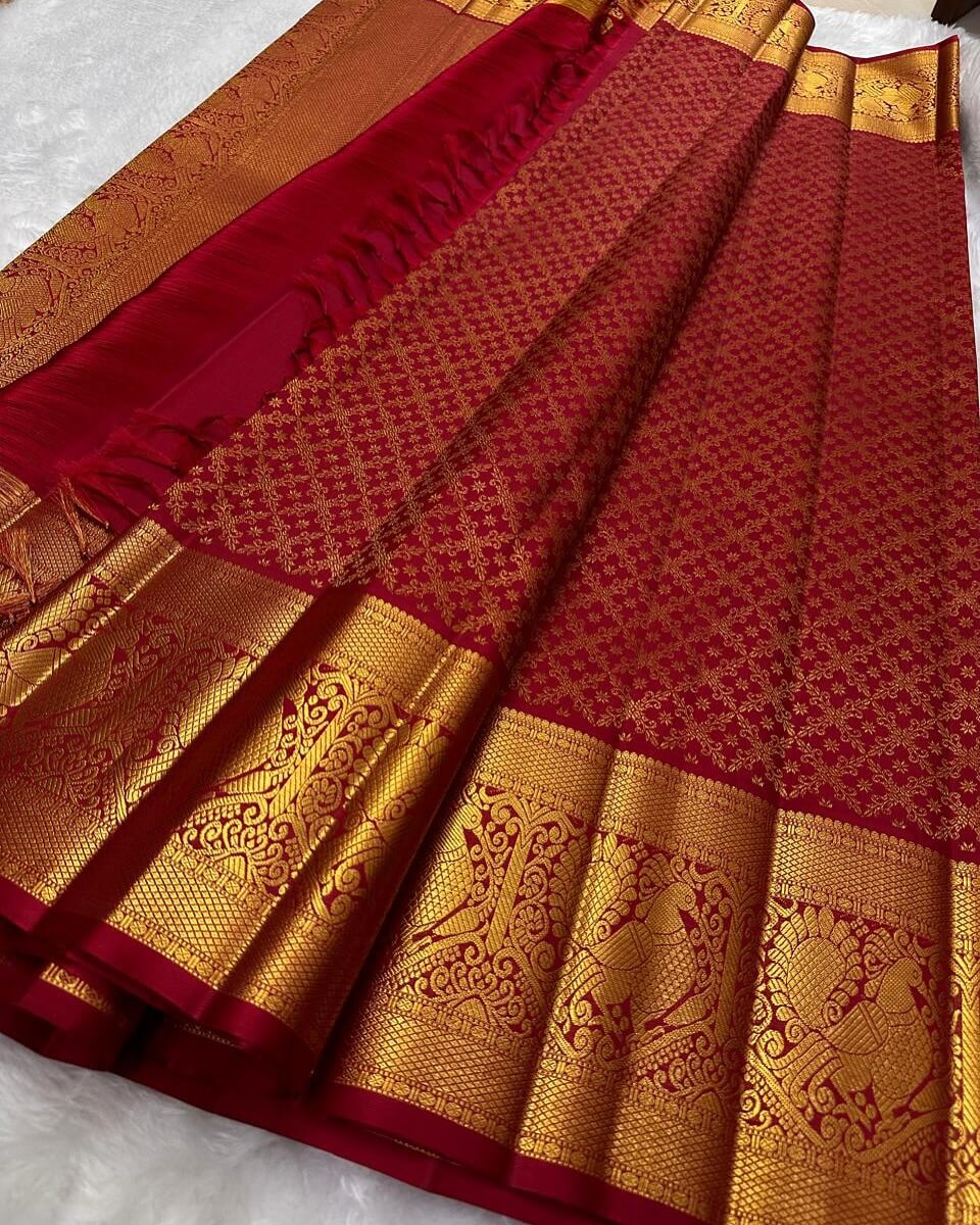 Sumptuous Red Soft Banarasi Silk Saree With Imaginative Blouse Piece - Image 2