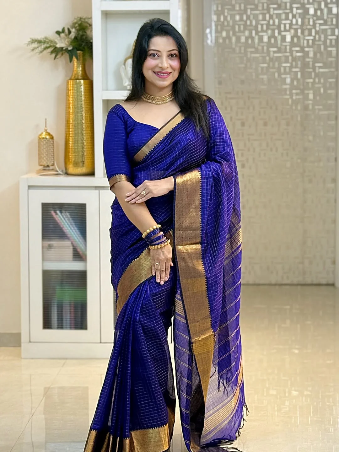 Supernal Royal Blue Soft Silk Saree With Pleasant Blouse Piece - Image 5