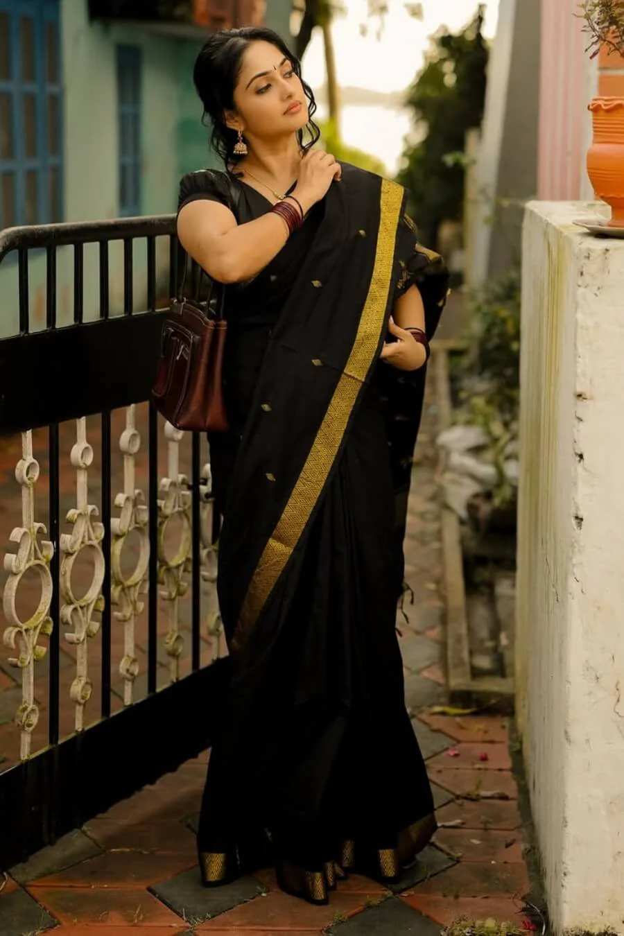Surpassing Black Cotton Silk Saree With Classy Blouse Piece - Image 5