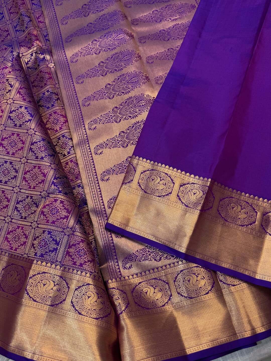 Surpassing Purple Soft Banarasi Silk Saree With Luxuriant Blouse Piece - Image 3