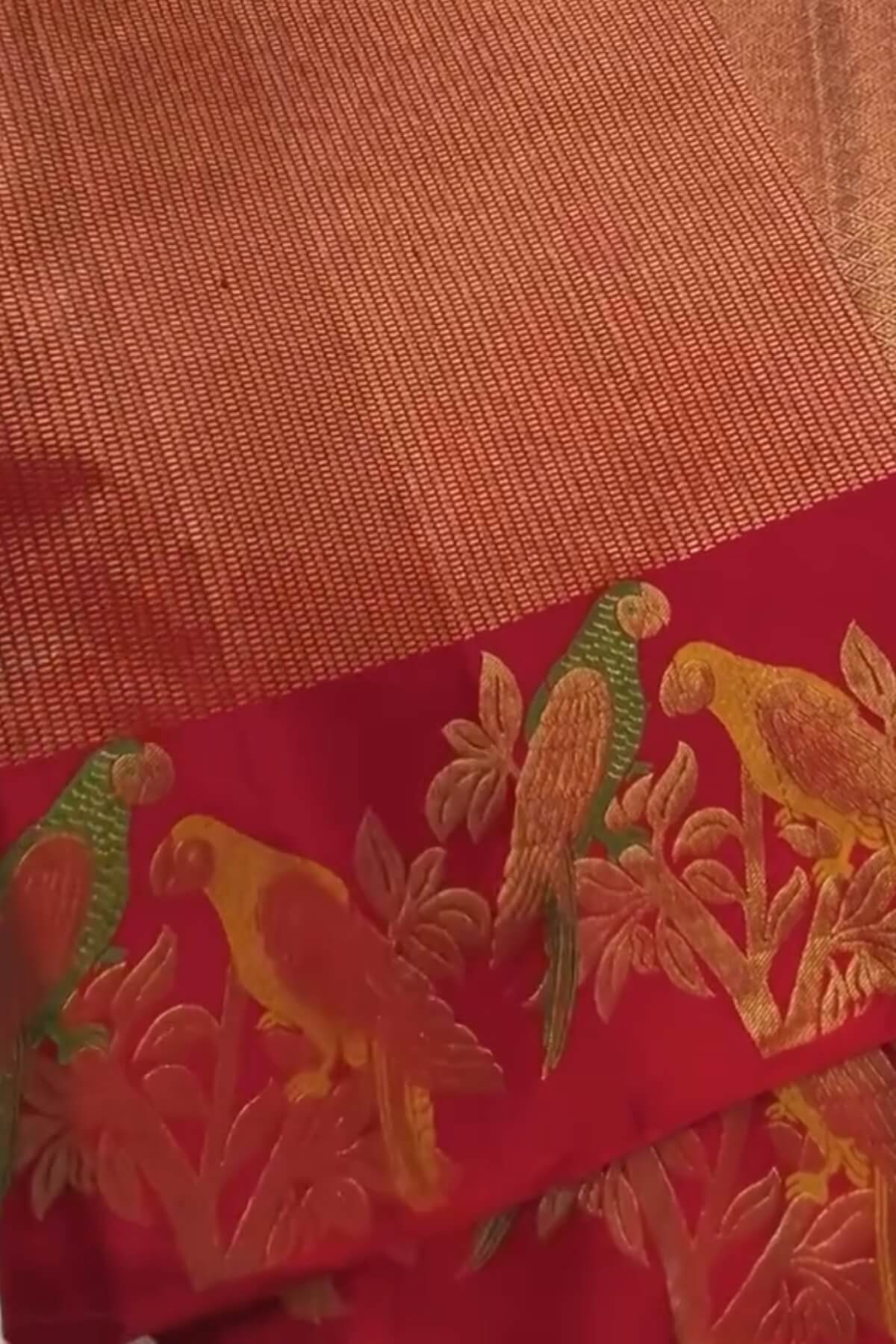 Surpassing Red Pure Zari Weaving Banarasi Silk Saree With Efflorescence Blouse Piece - Image 4