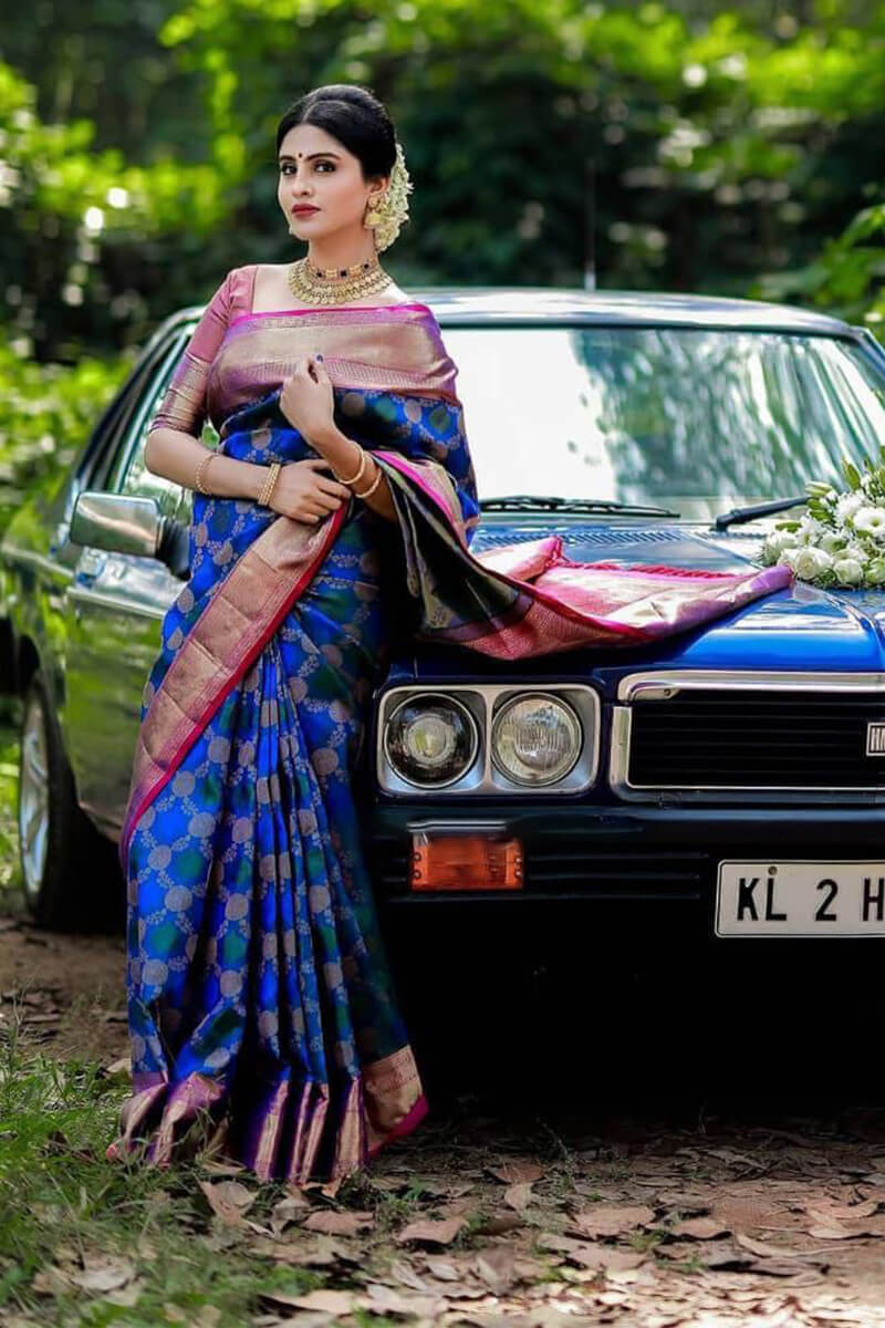 Surreptitious Blue Soft Banarasi Silk Saree With Pleasant Blouse Piece - Image 3